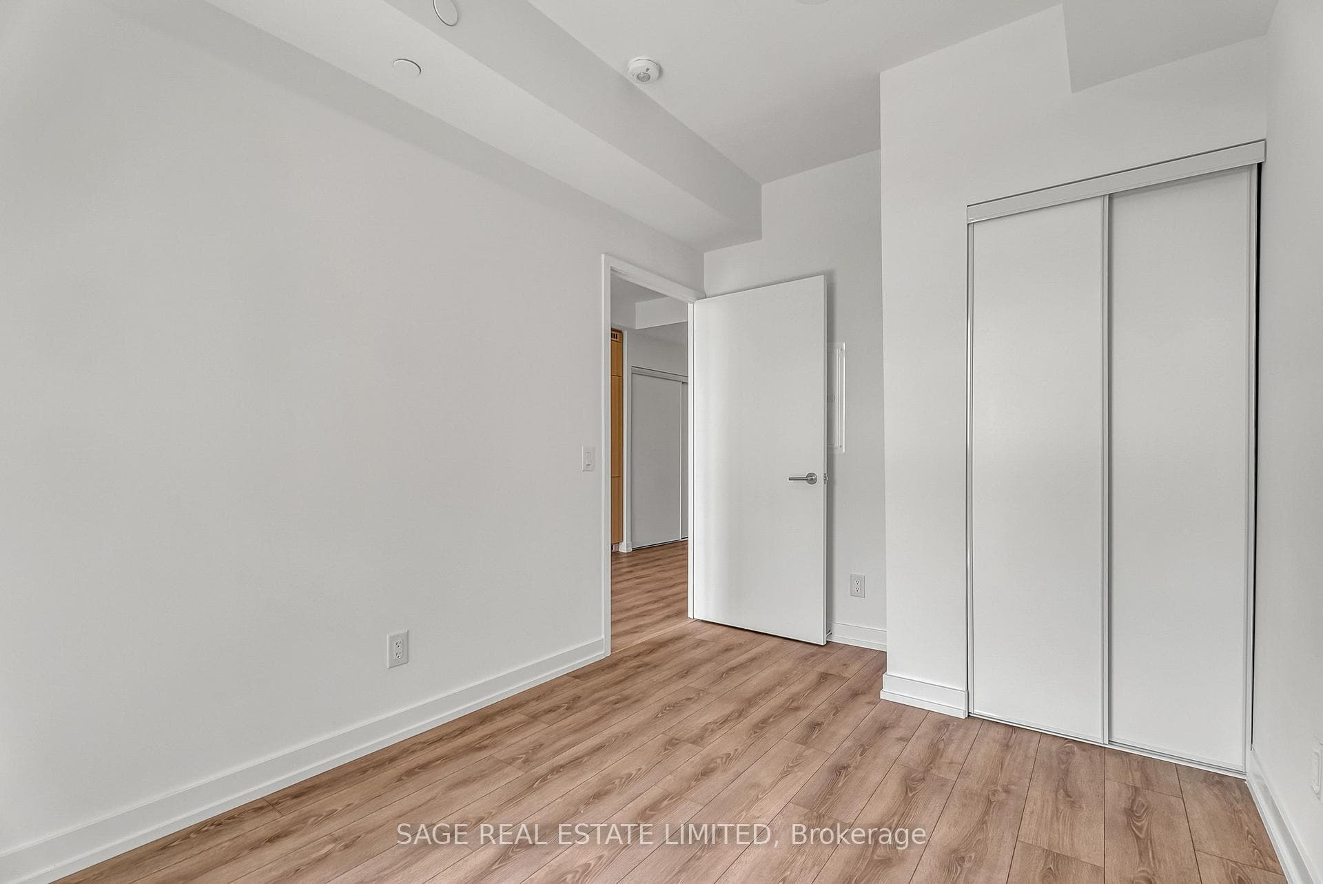 500 Dupont Street Unit 620 photo 26
