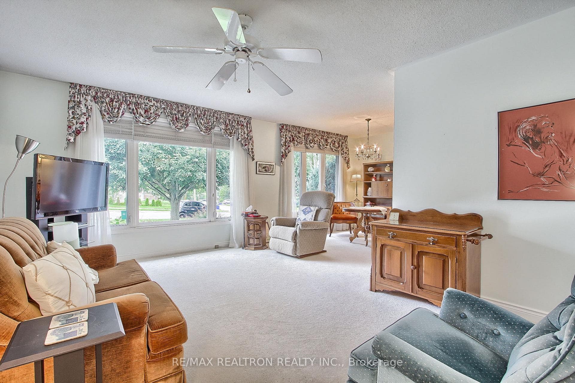 771 Greenfield Crescent photo 5
