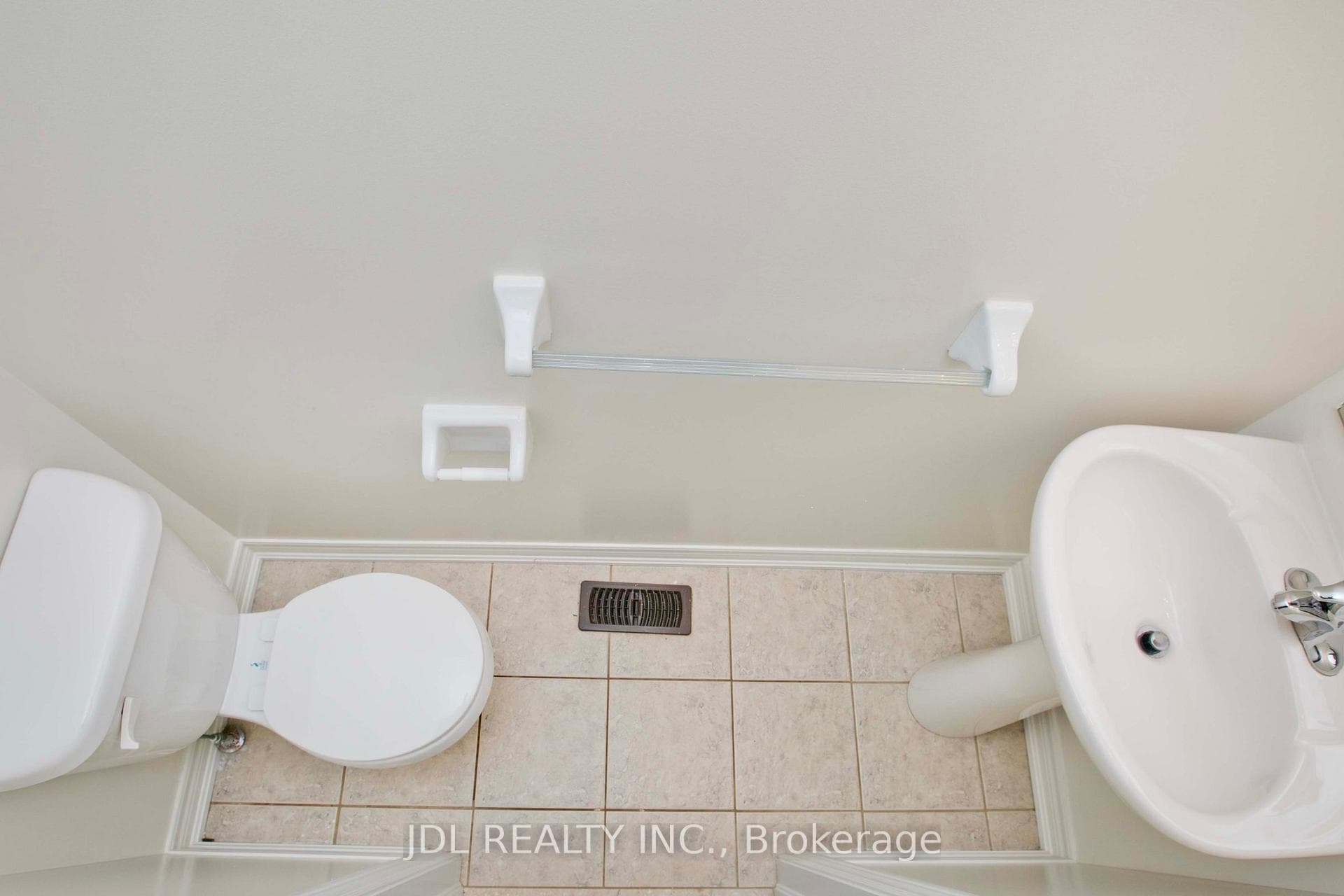 21 Wozniak Crescent photo 15
