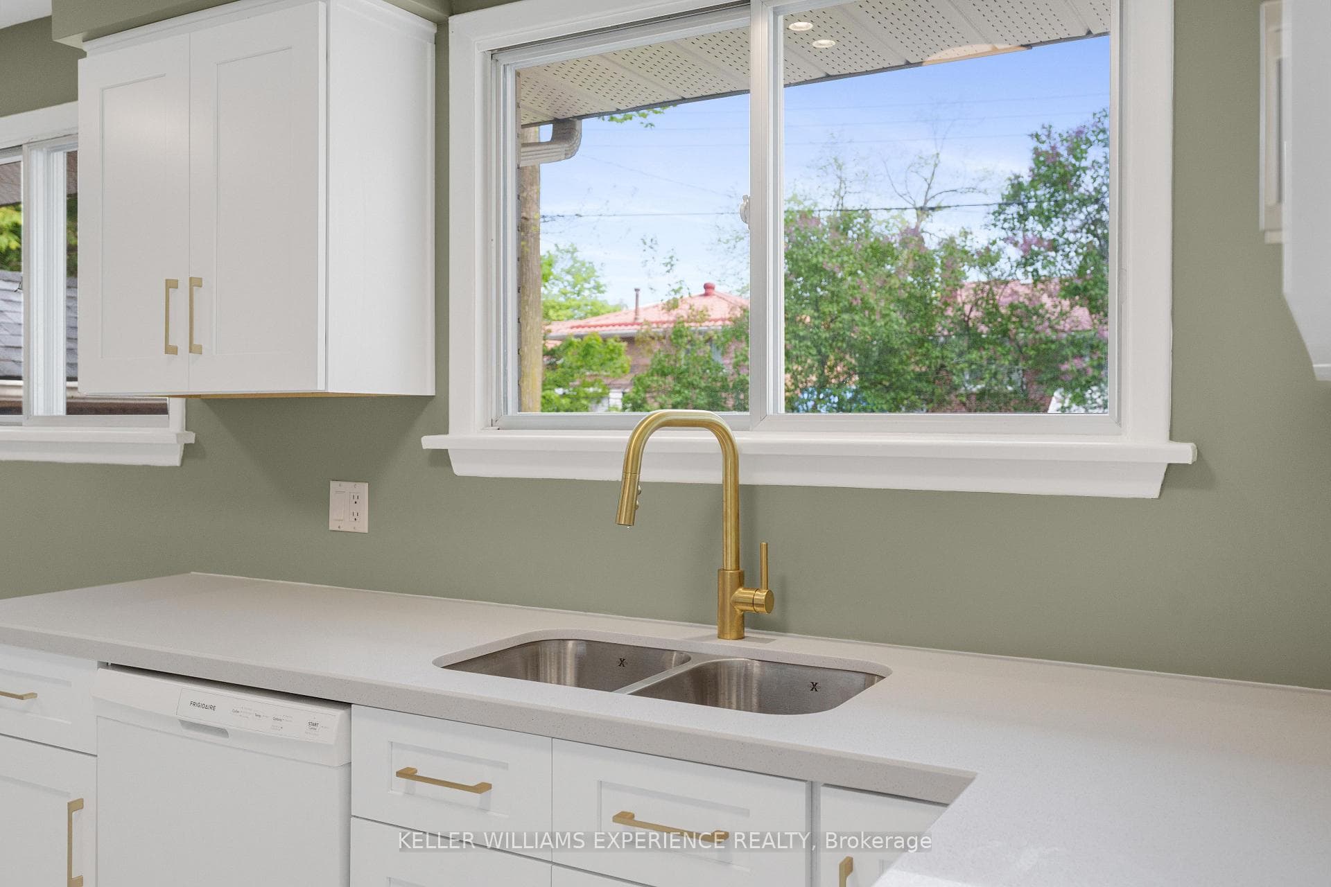 30 Alexander Avenue photo 11