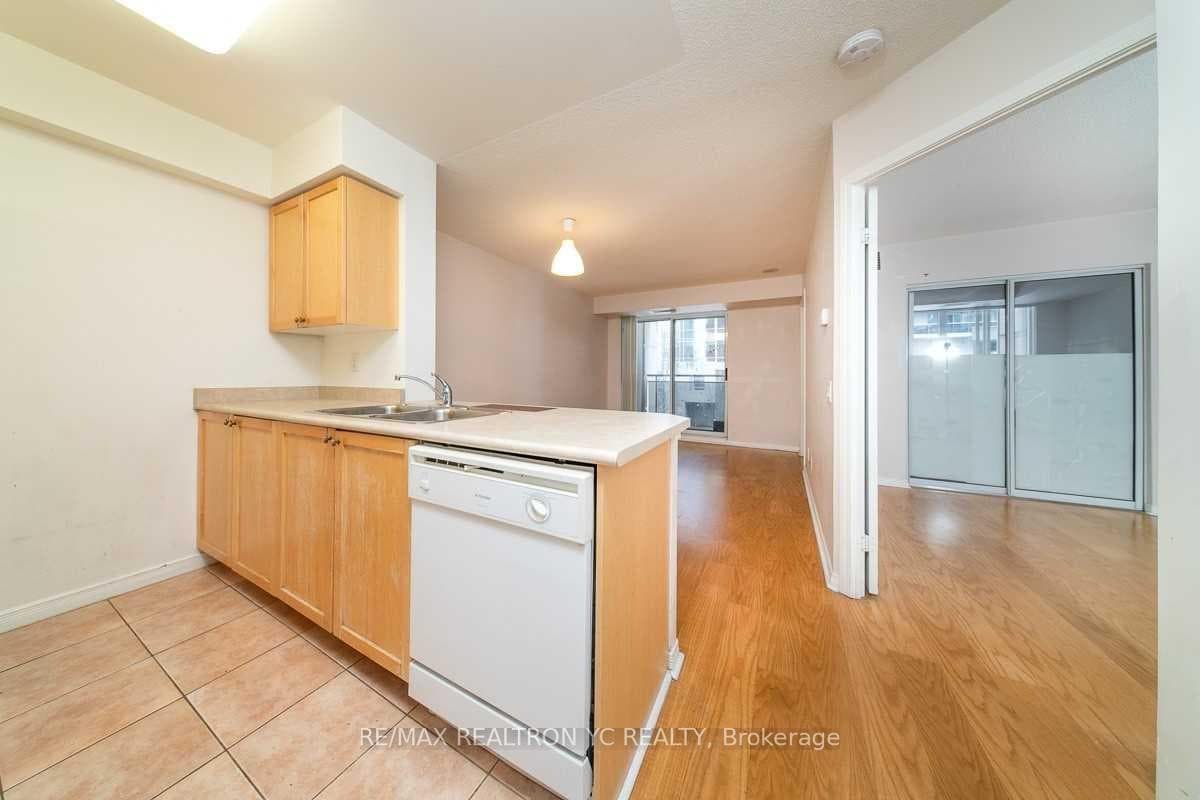 155 Beecroft Road Unit 212 photo 6