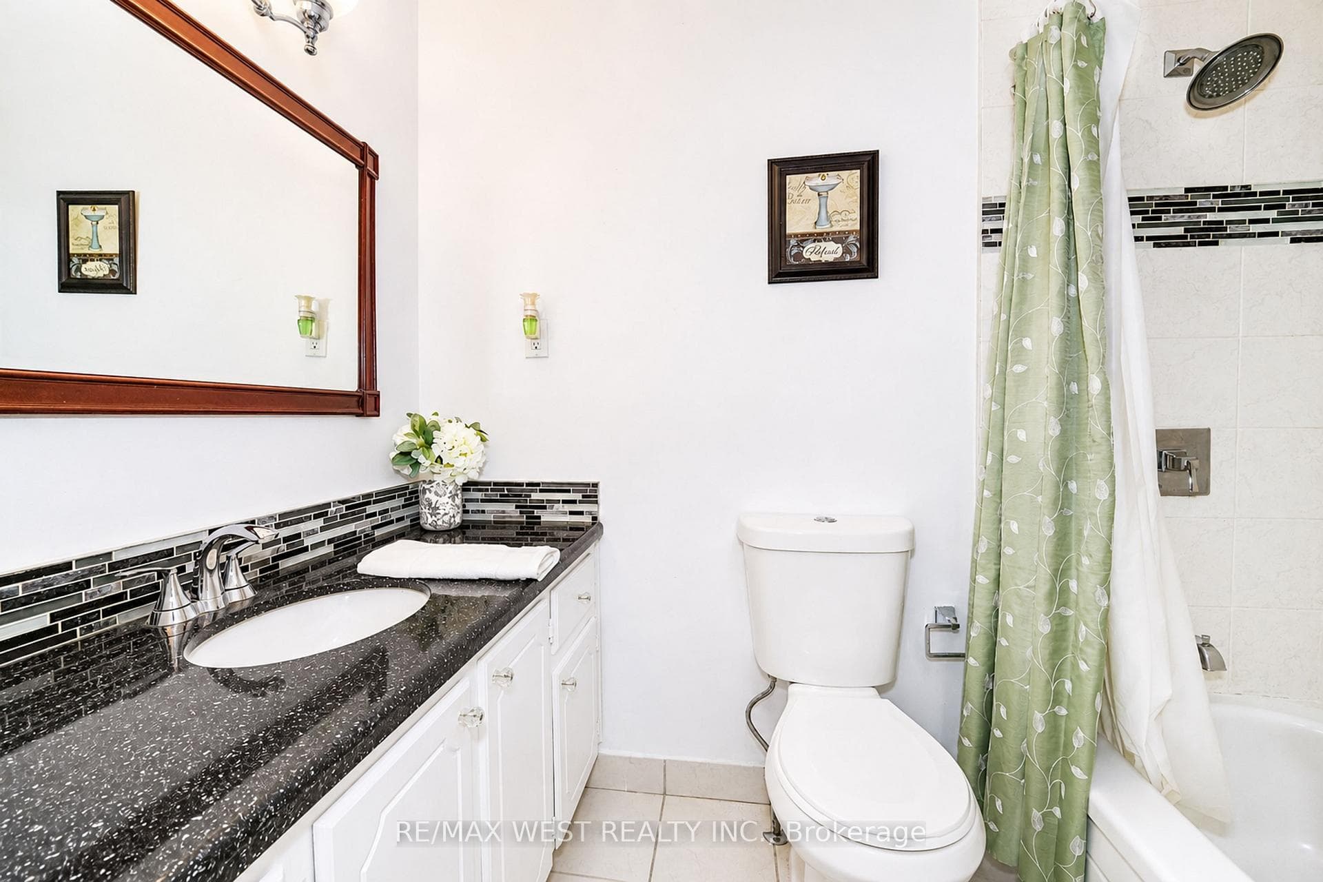18 Trillium Court photo 14
