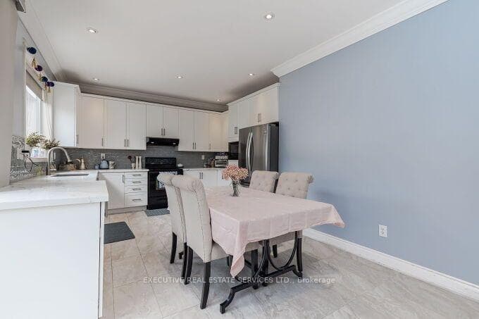 1129 Meighen Way photo 20