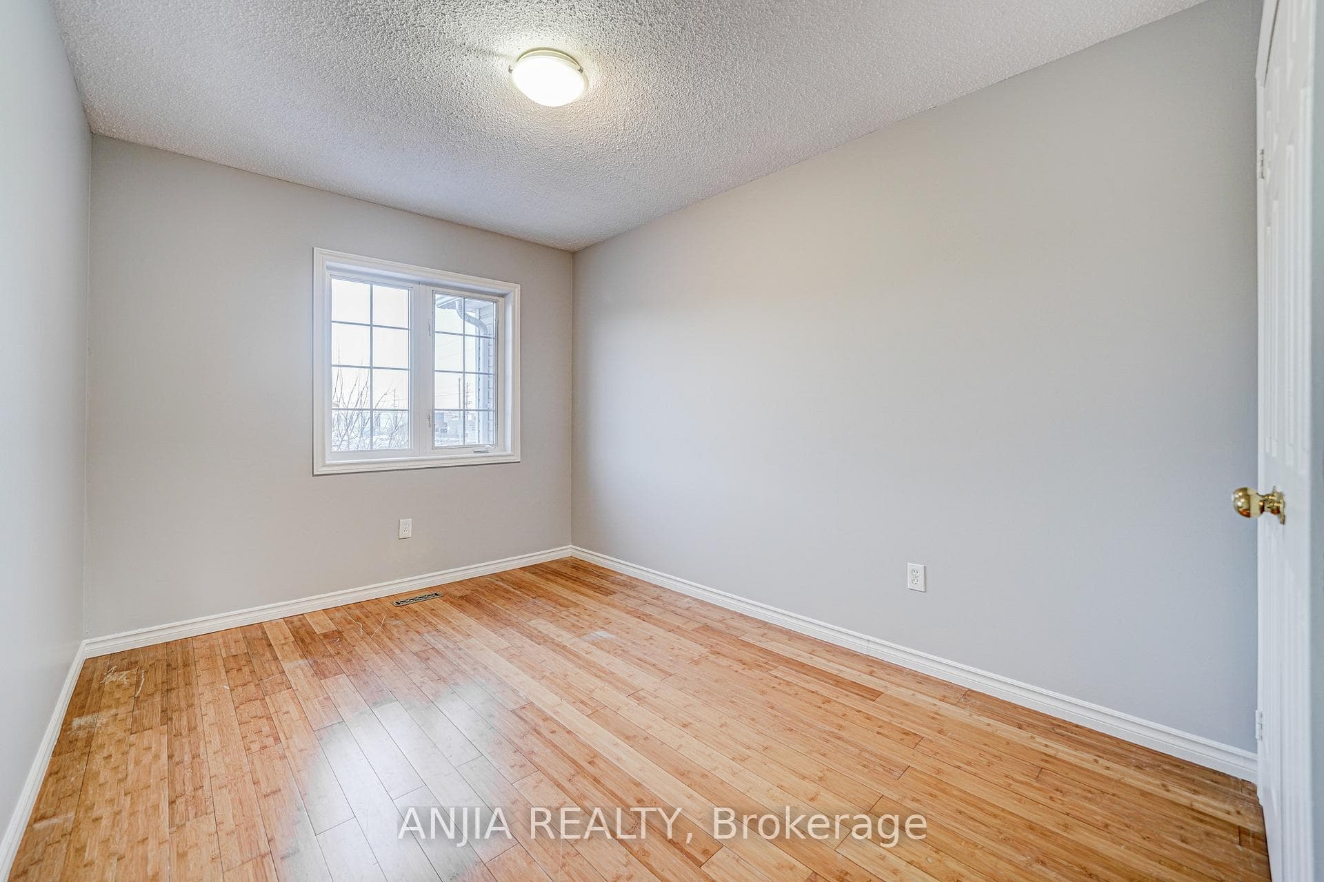 146 Billingsley Crescent photo 26