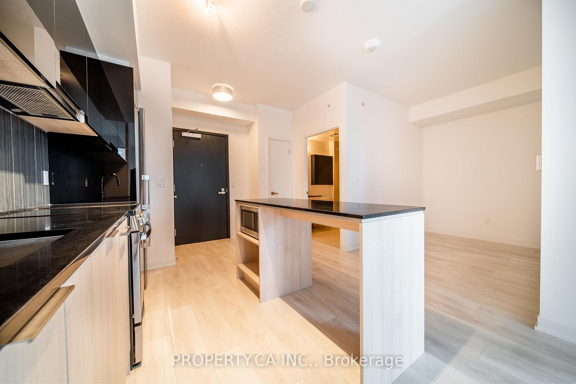 31 Tippett Road Unit 837 photo 11