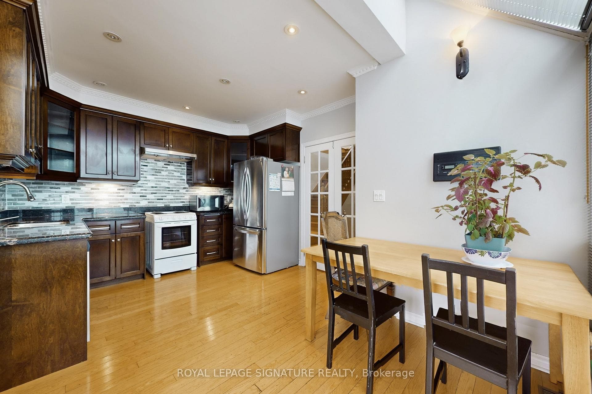 950 Greenwood Avenue photo 14