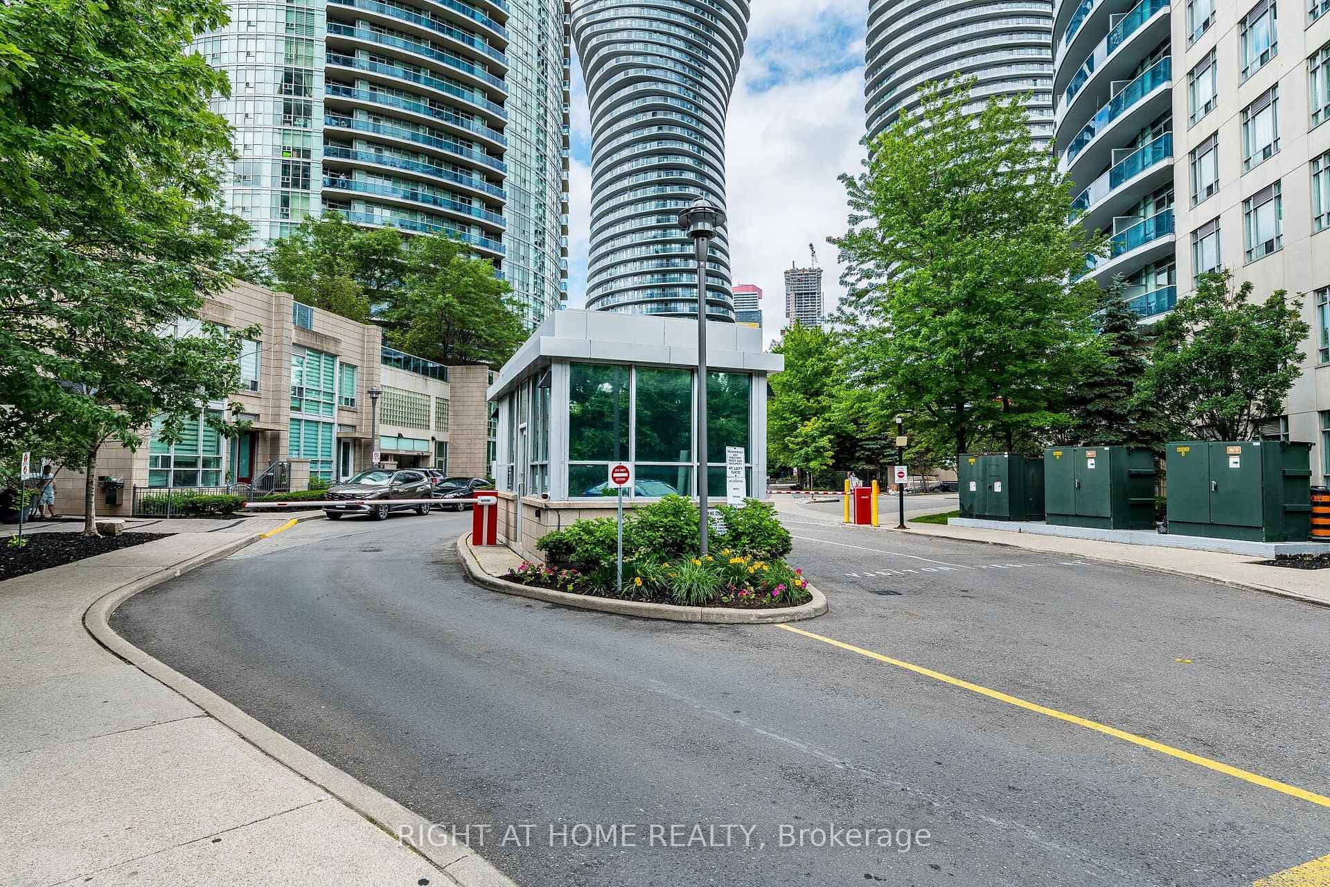 80 Absolute Avenue Unit 2302 photo 4