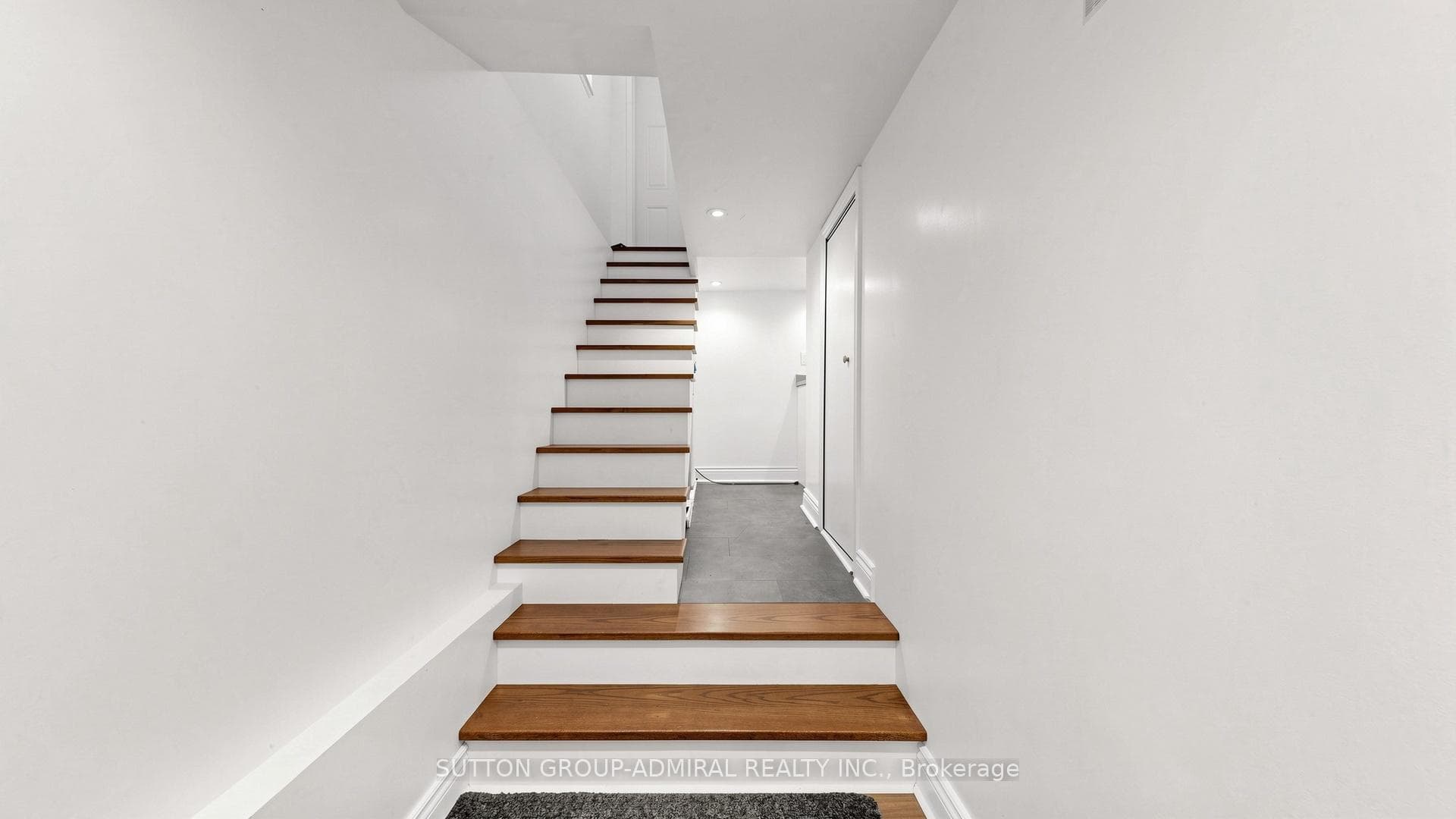 75 Rockcliffe Boulevard photo 18