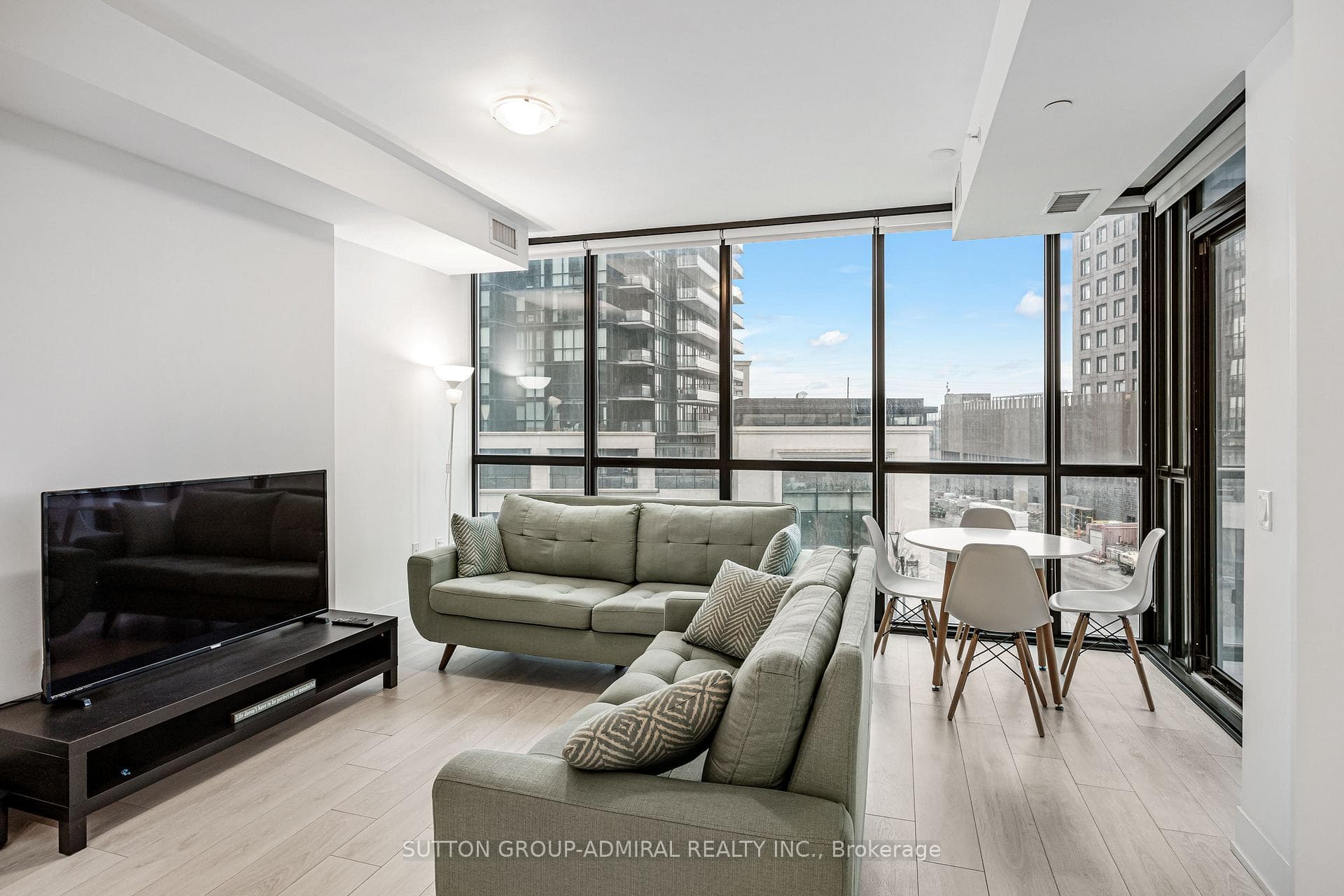 2916 Highway 7 Road Unit 303 photo 19