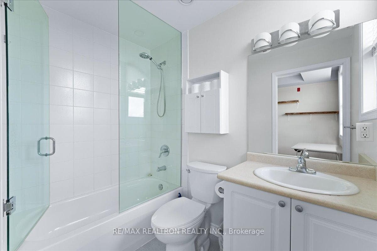15450 Yonge Street Unit 304 photo 17