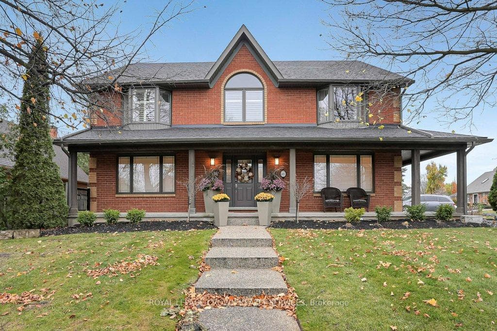 481 Regency Crescent photo 1