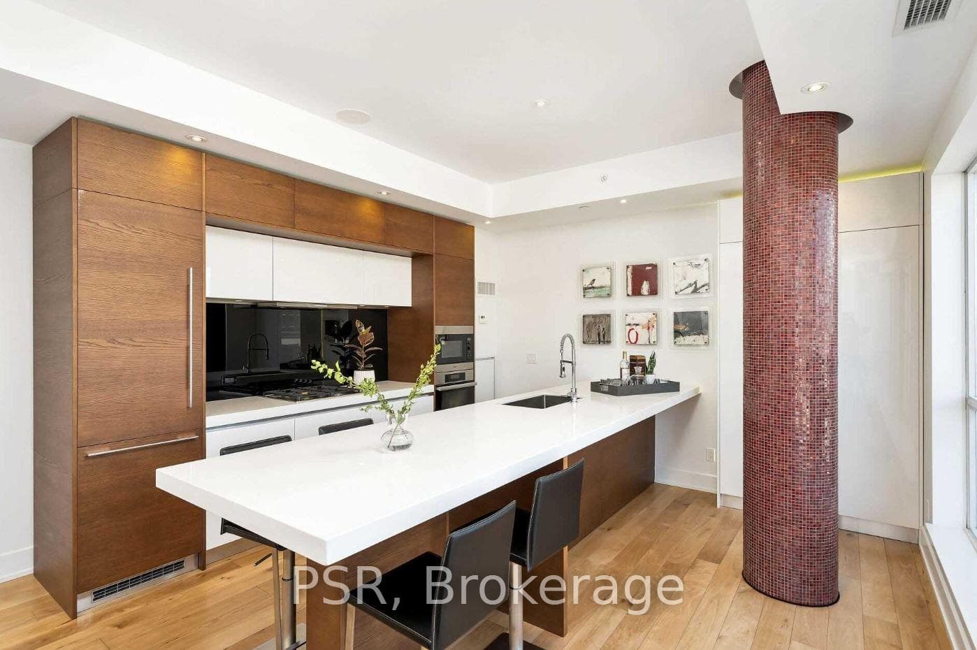 1205 Queen Street Unit 704 photo 3