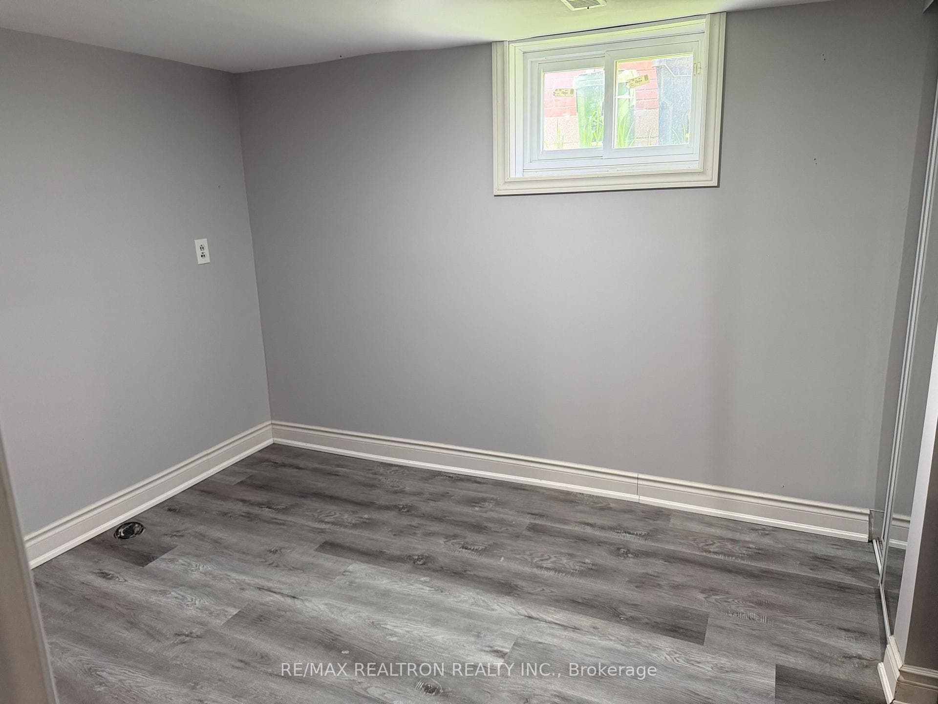 117B Redwater (Basement ) Drive photo 4
