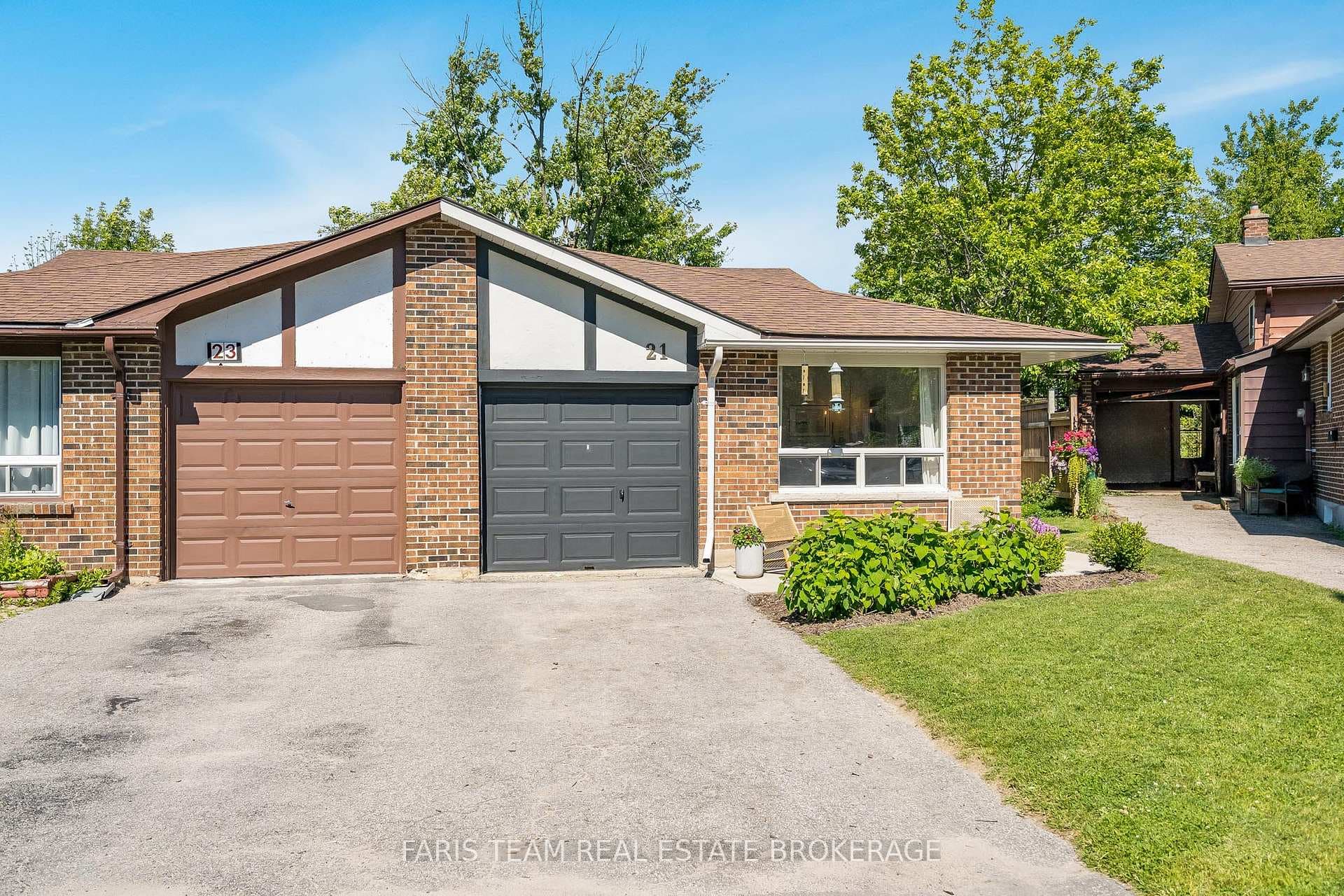 21 Maplehurst Crescent photo 1