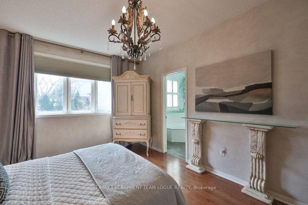2193 Woodglen Crescent photo 19