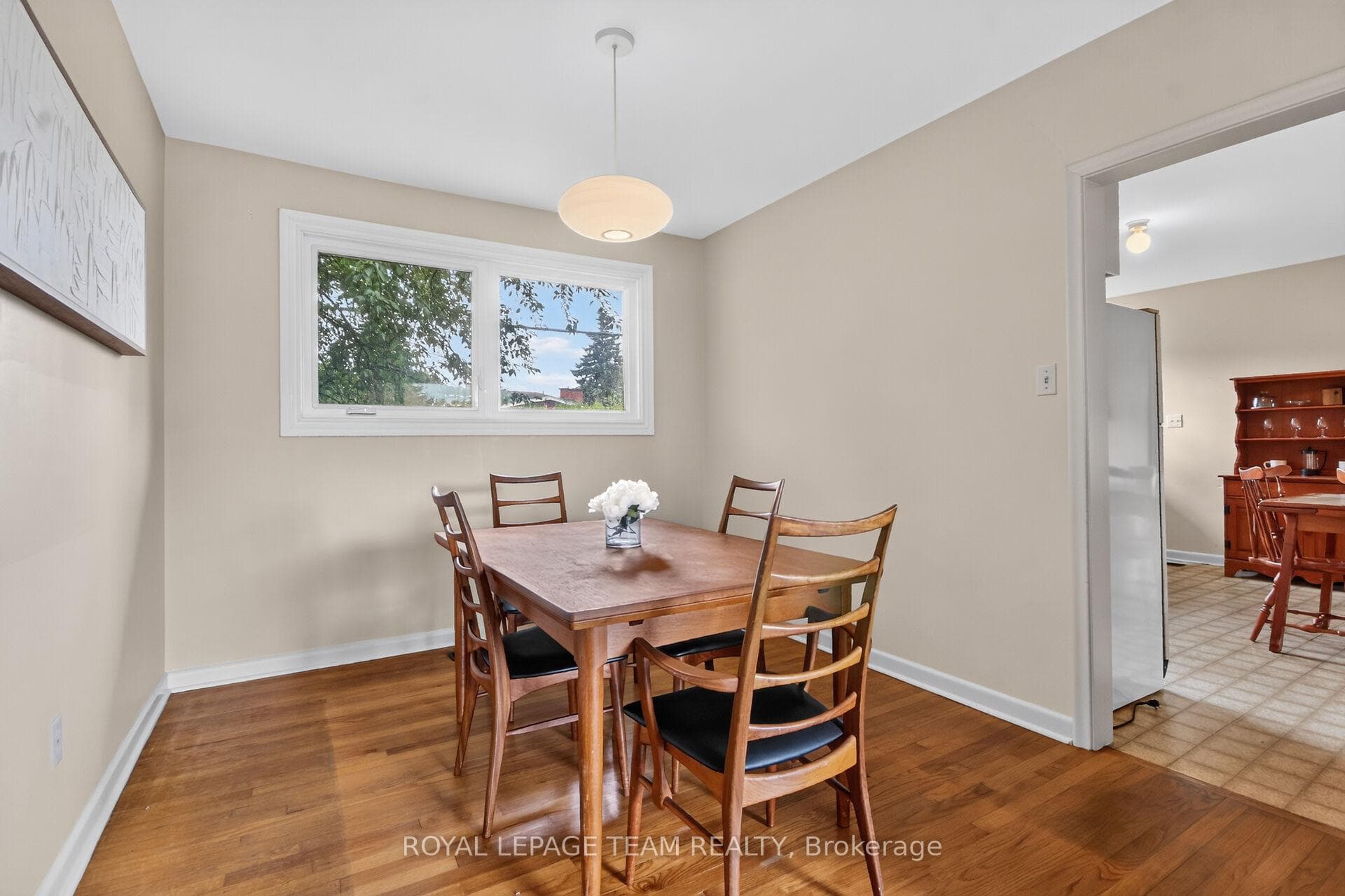 1768 Laxton Crescent photo 9