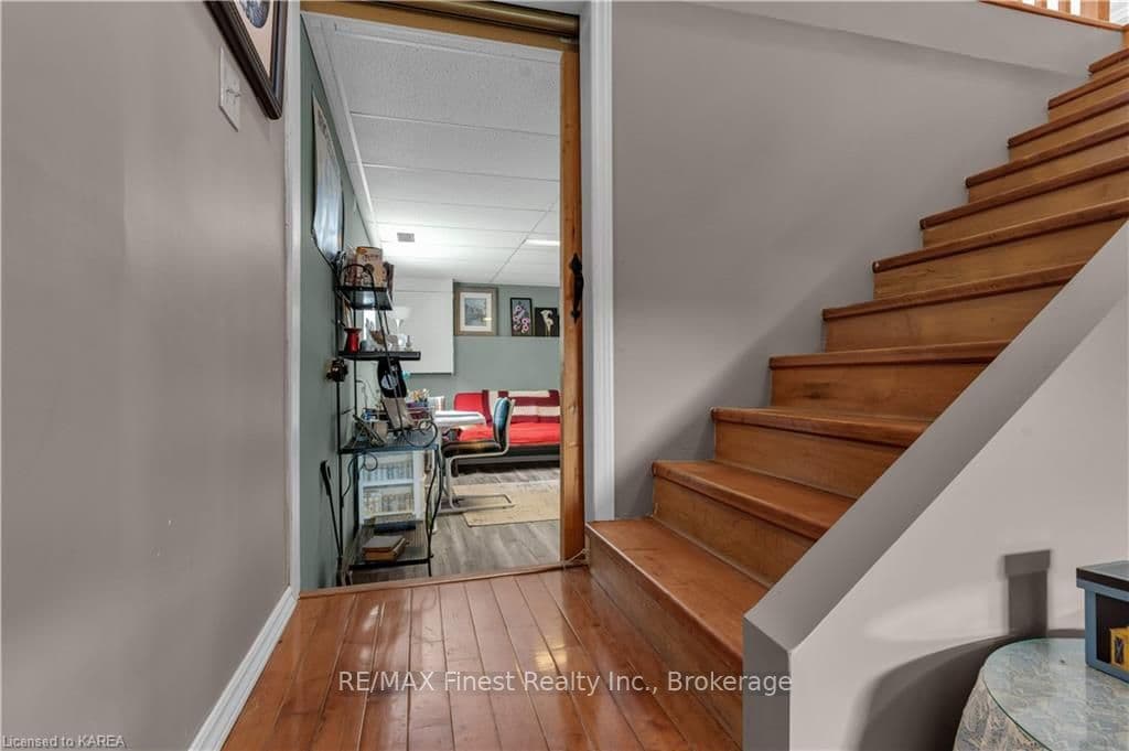 34 HAMBLY Street photo 24