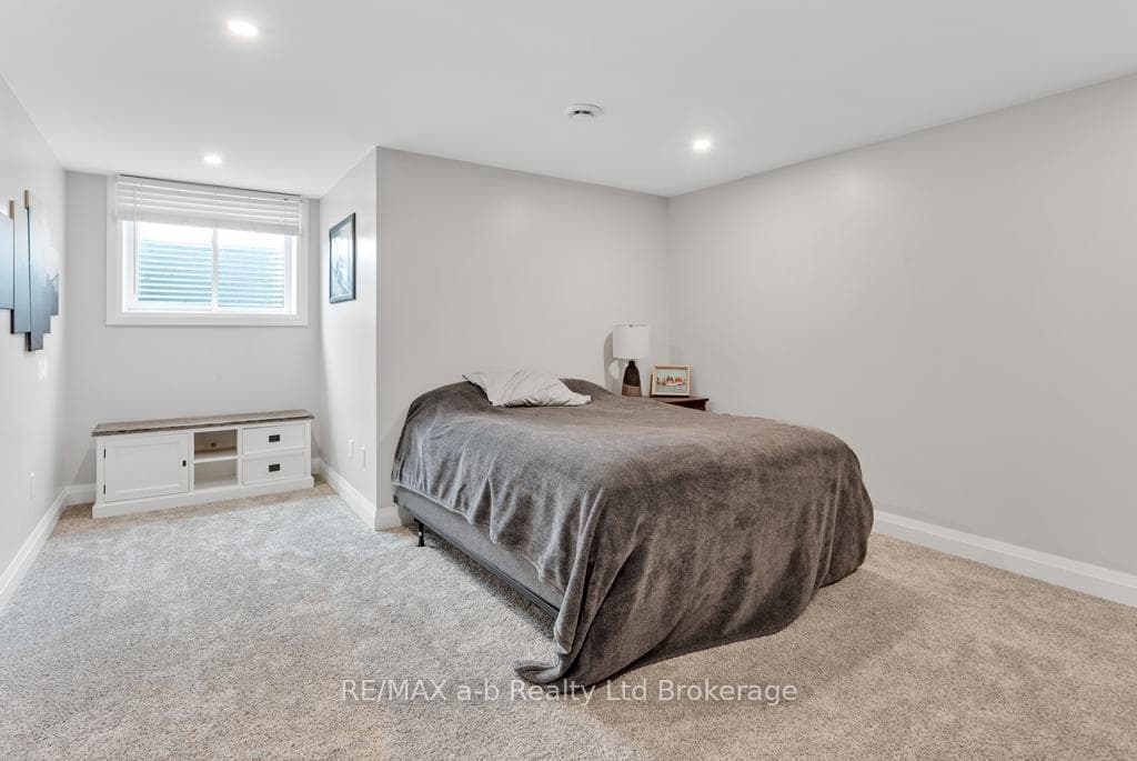 210 Beach Lane photo 23