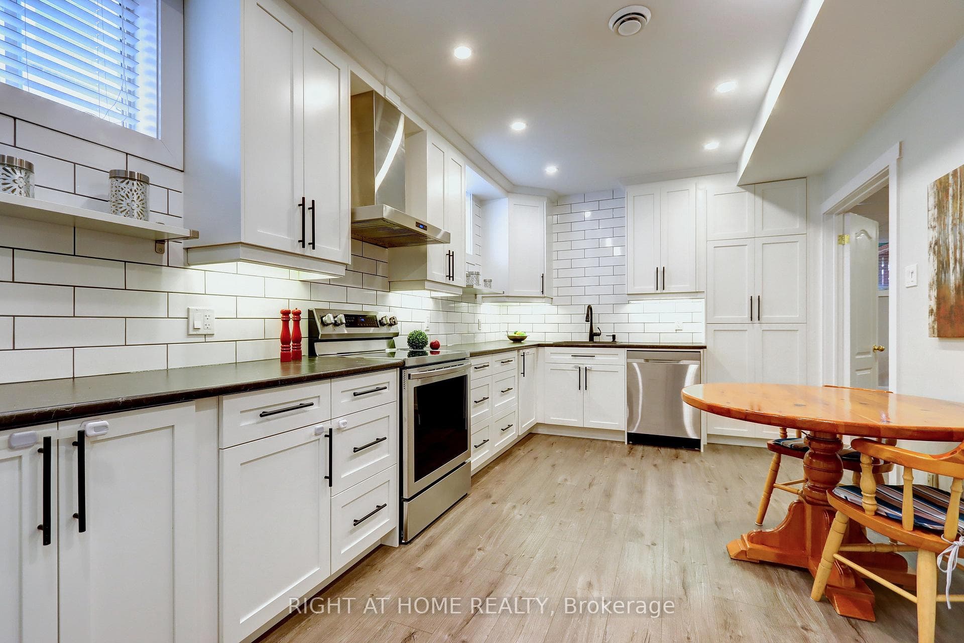 24 Huffmann Drive photo 28