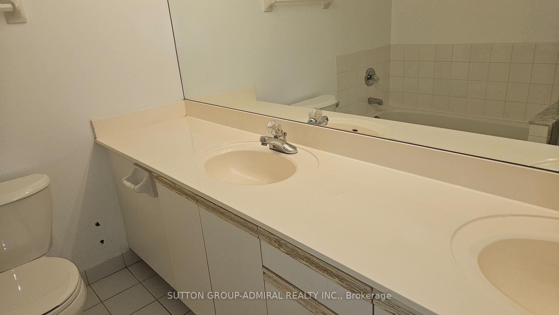 942 Yonge Street Unit 517 photo 15