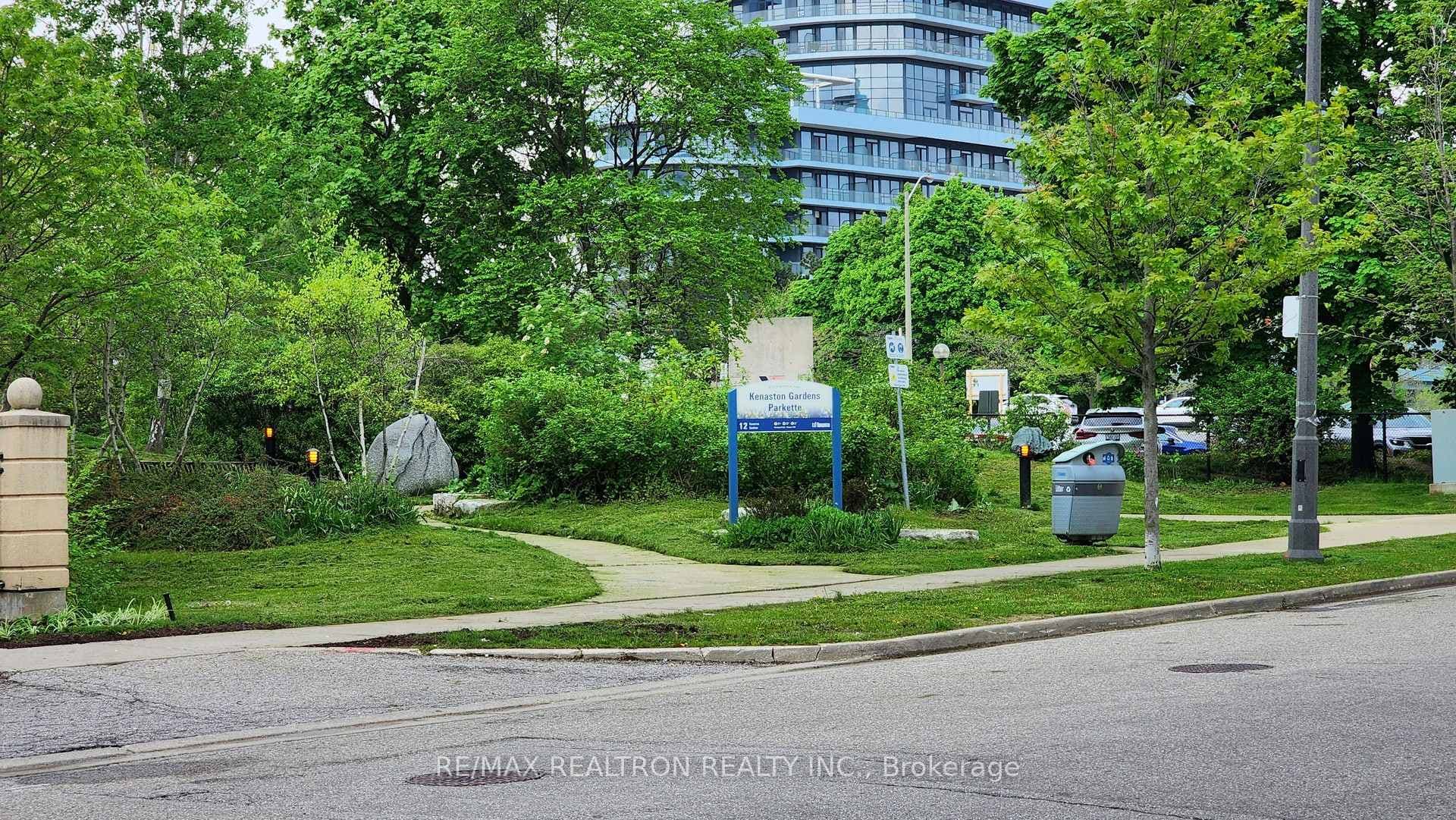 18 Kenaston Gardens Unit 1710 photo 3