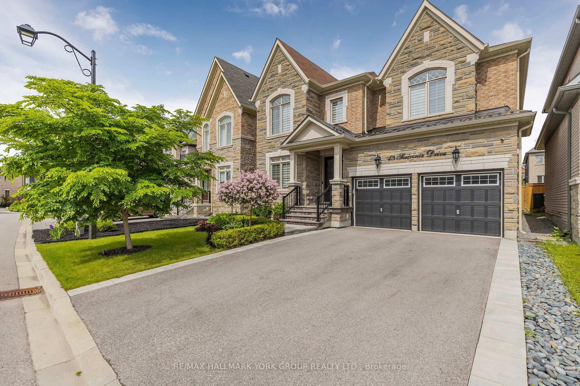 43 Scrivener Drive photo 2