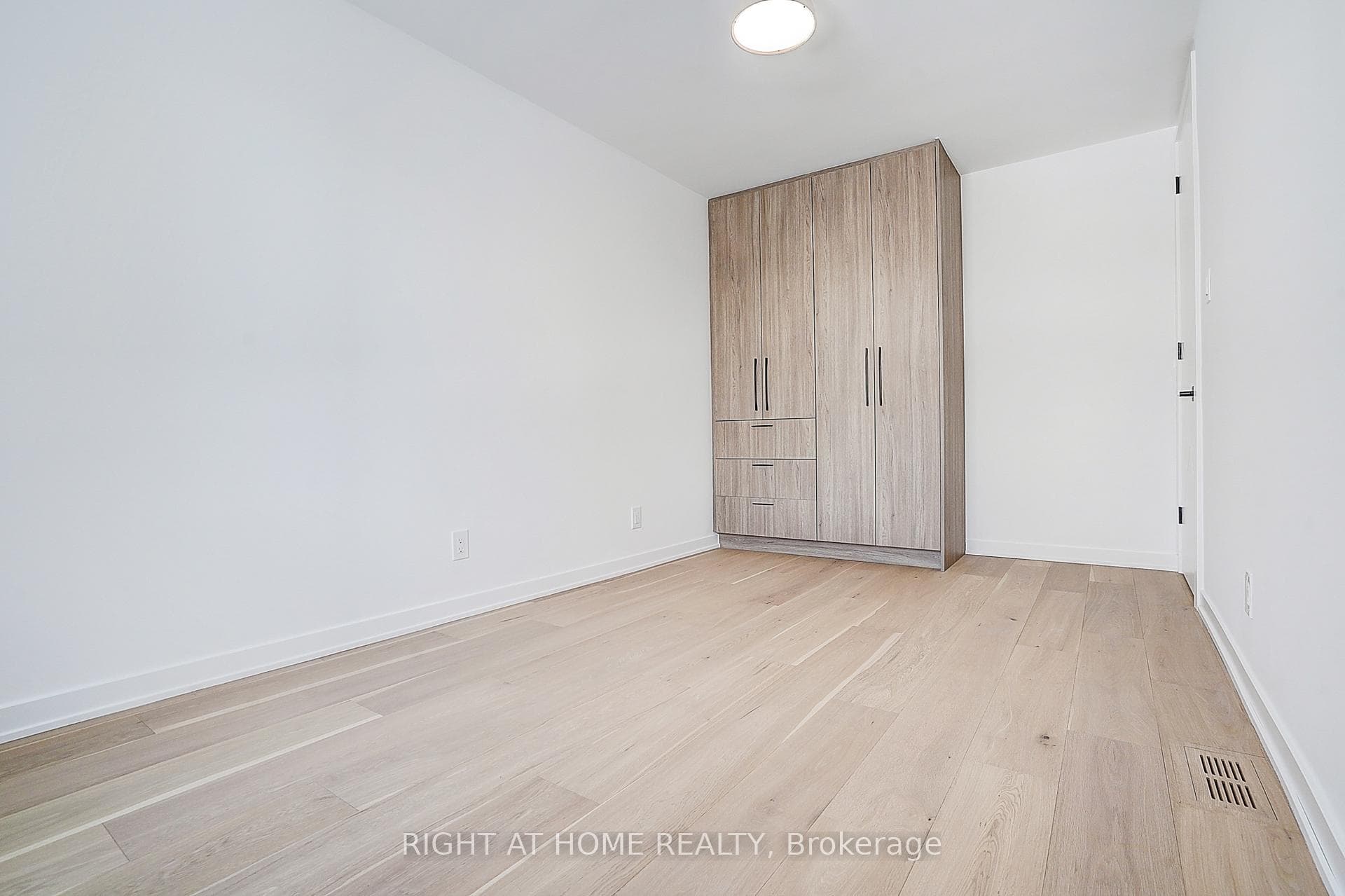 215 Churchill Avenue photo 29