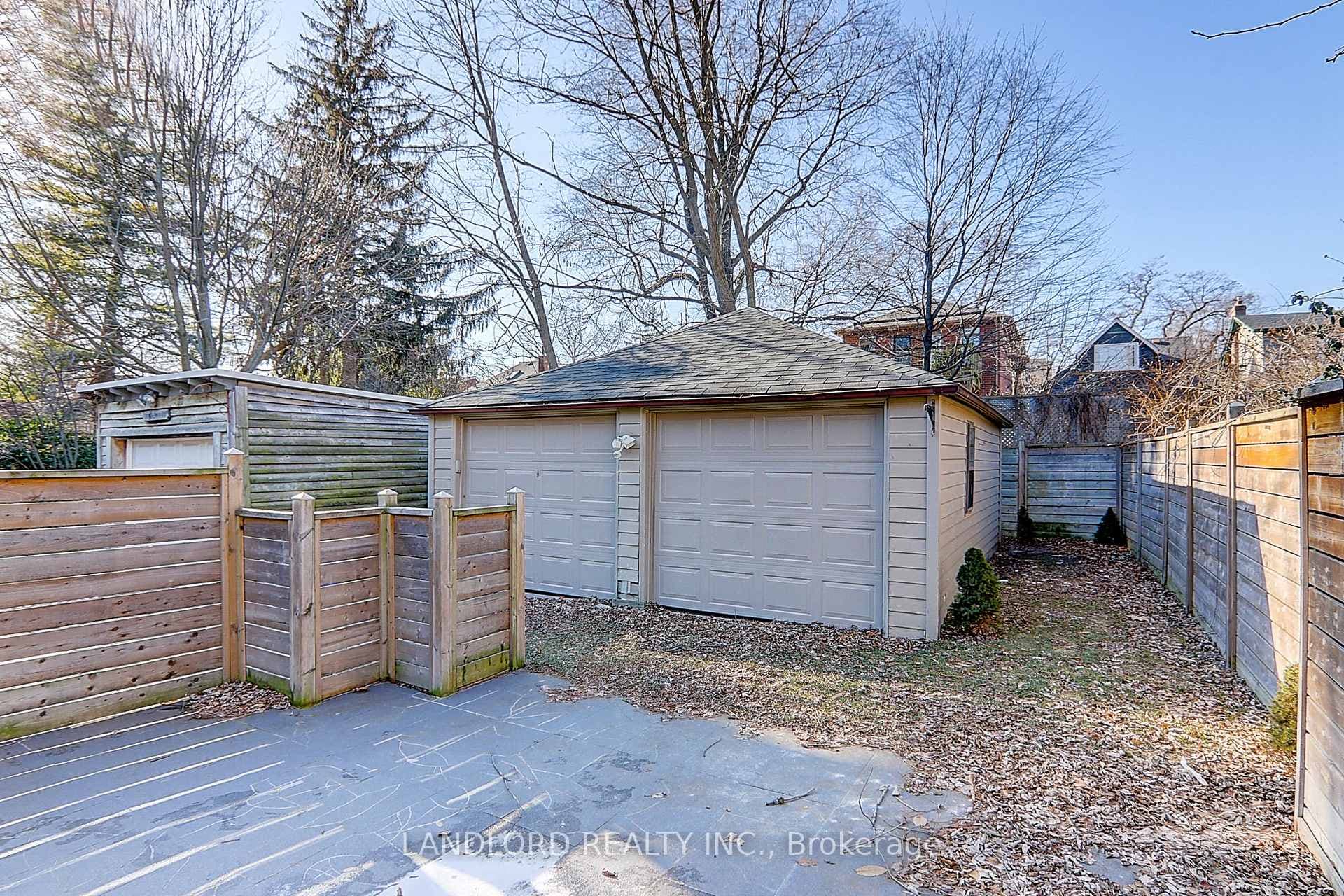 138 Fallingbrook Road photo 35
