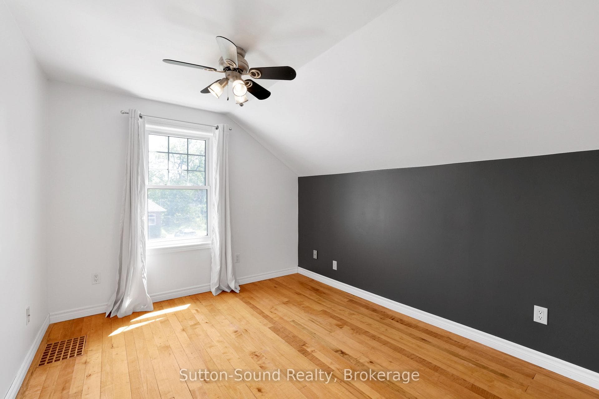 1540 5th Avenue photo 21
