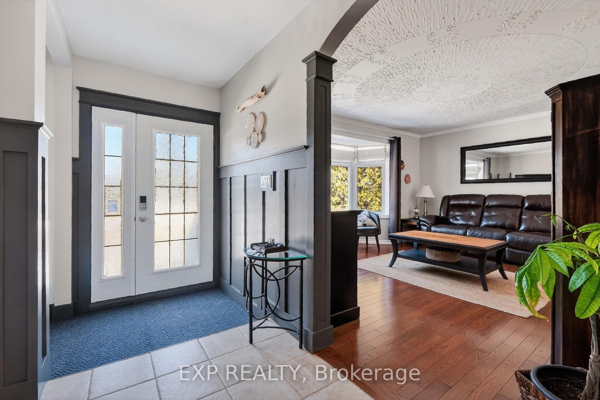 203 Stanley Crescent photo 5