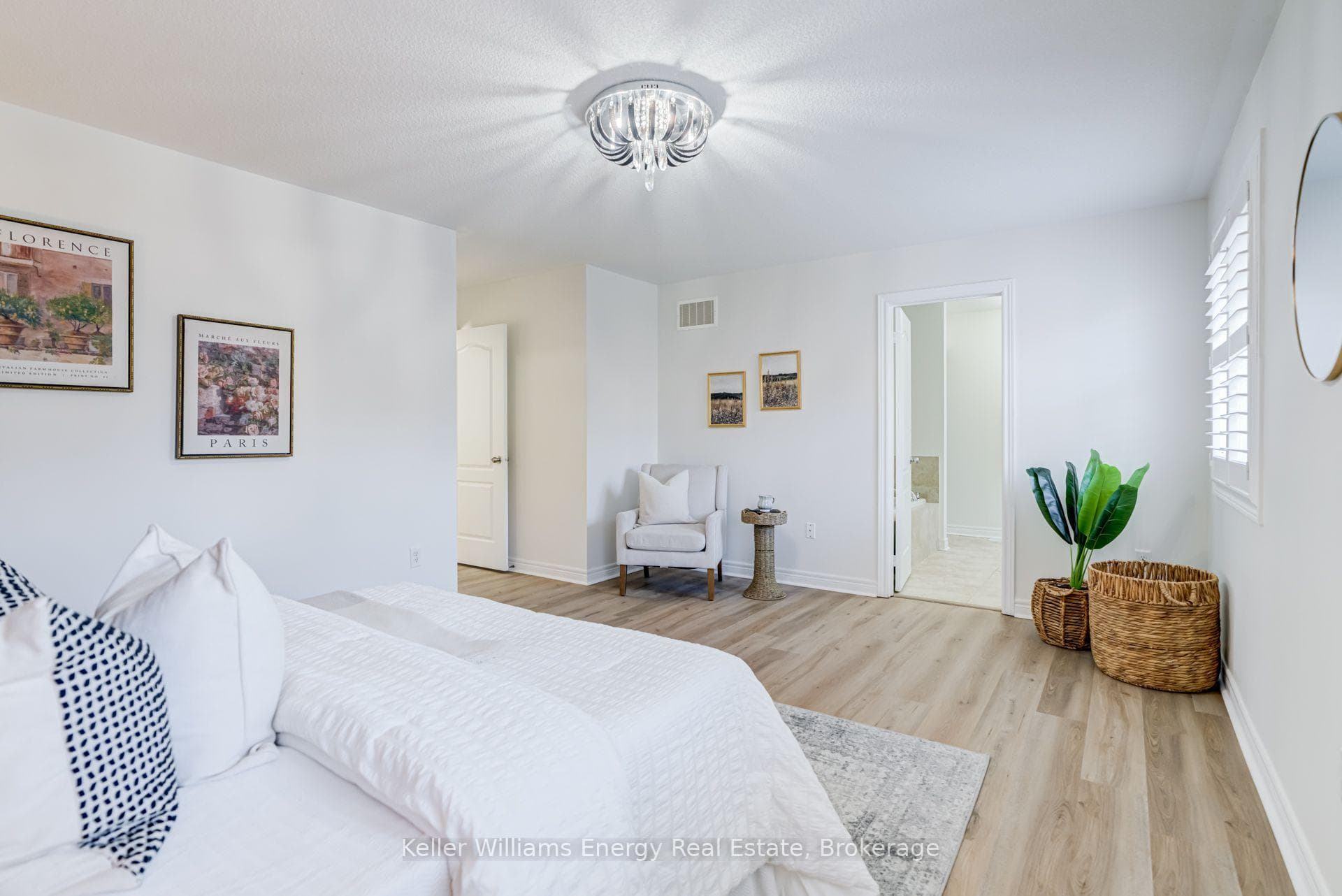1342 Harlstone Crescent photo 19