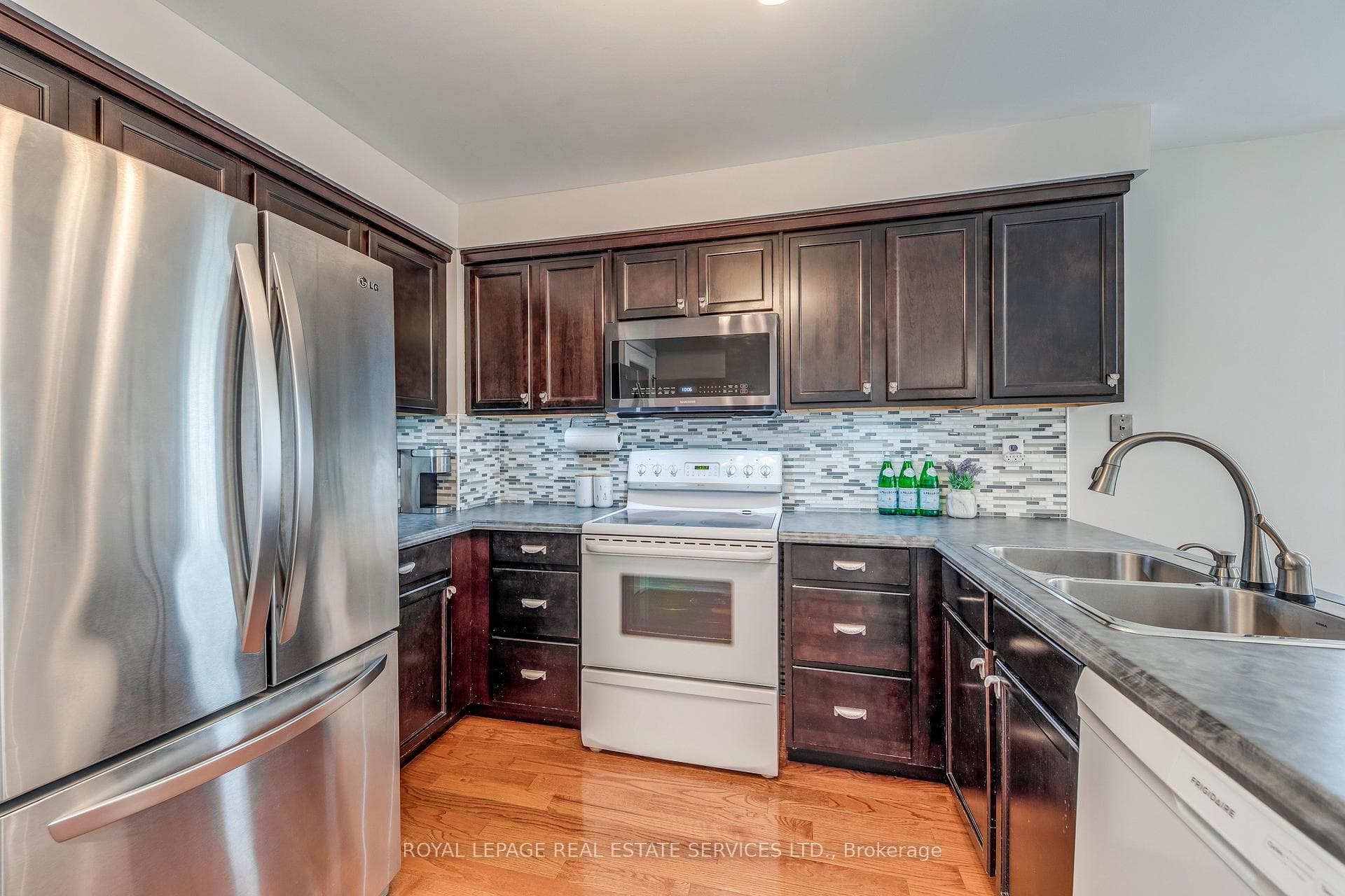 3390 Chartrand Crescent photo 25