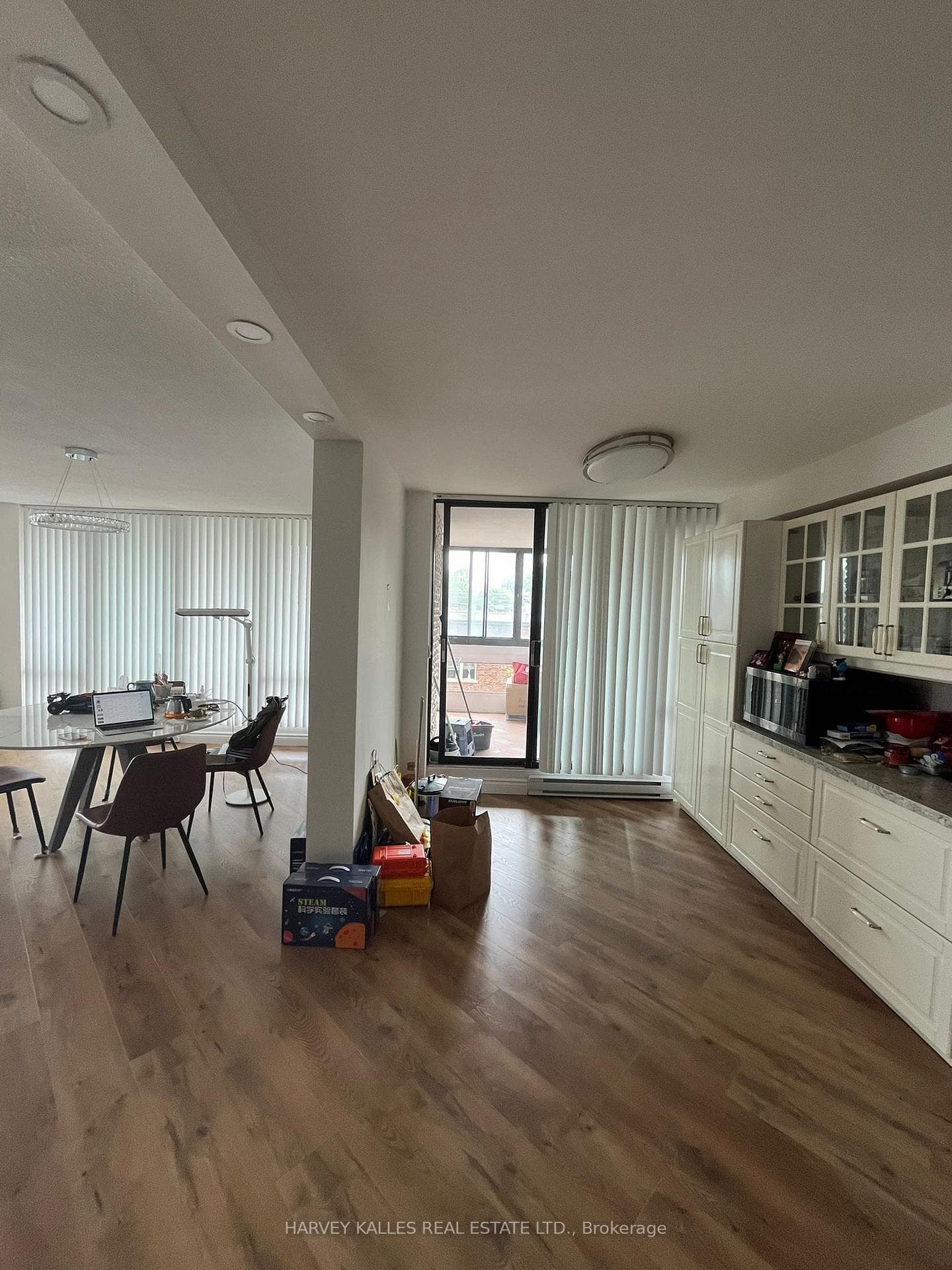 OPEN KITCHEN/DINING