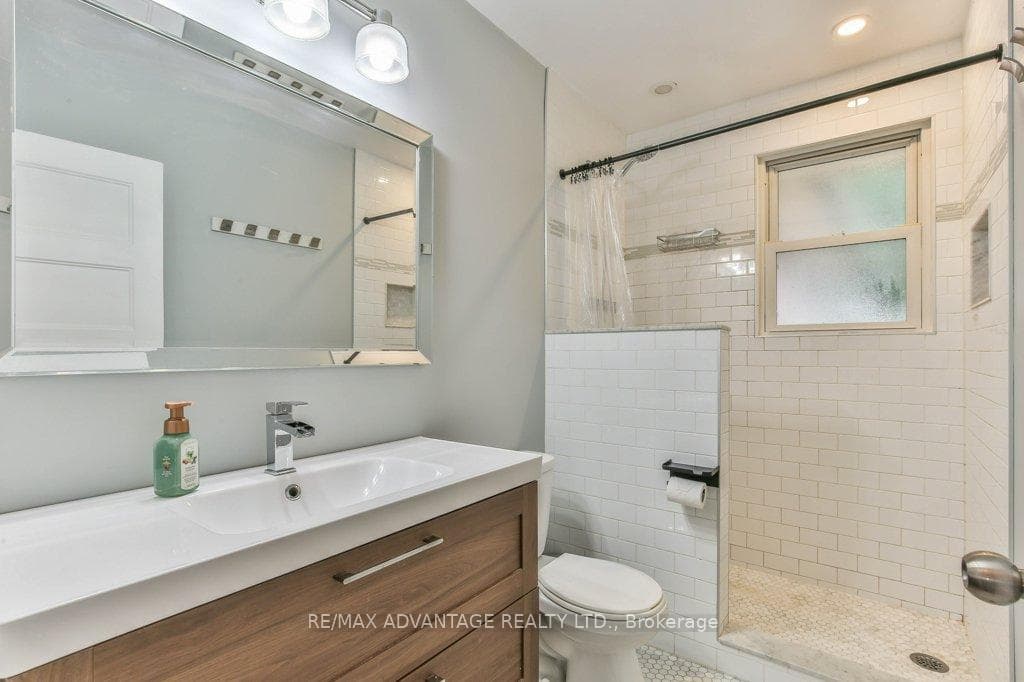 25 Laurentian Drive photo 19
