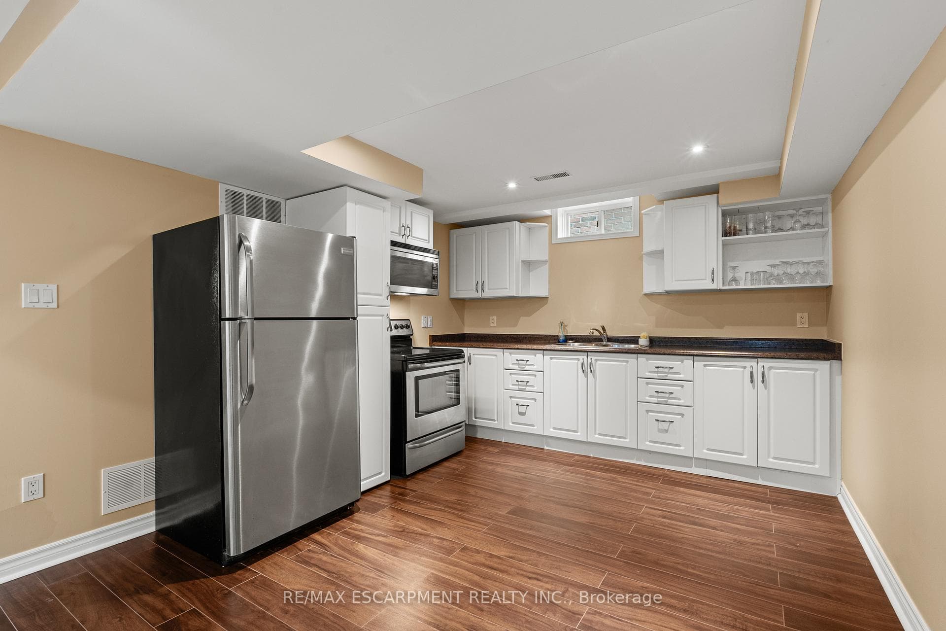 200 Miller Drive photo 37