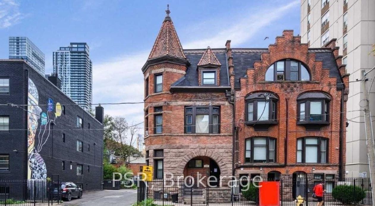 262 Sherbourne Street Unit 1 photo 1