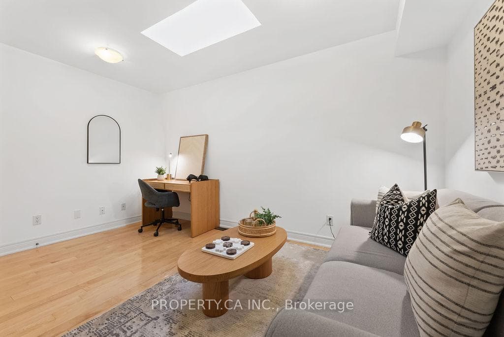 182 McCaul Street photo 25