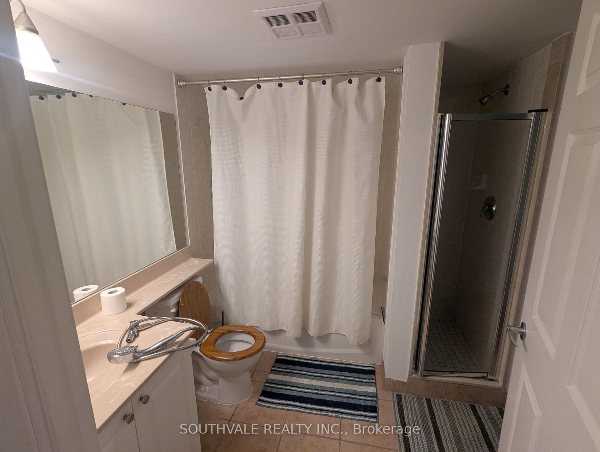 228 Queens Quay Unit 612 photo 10