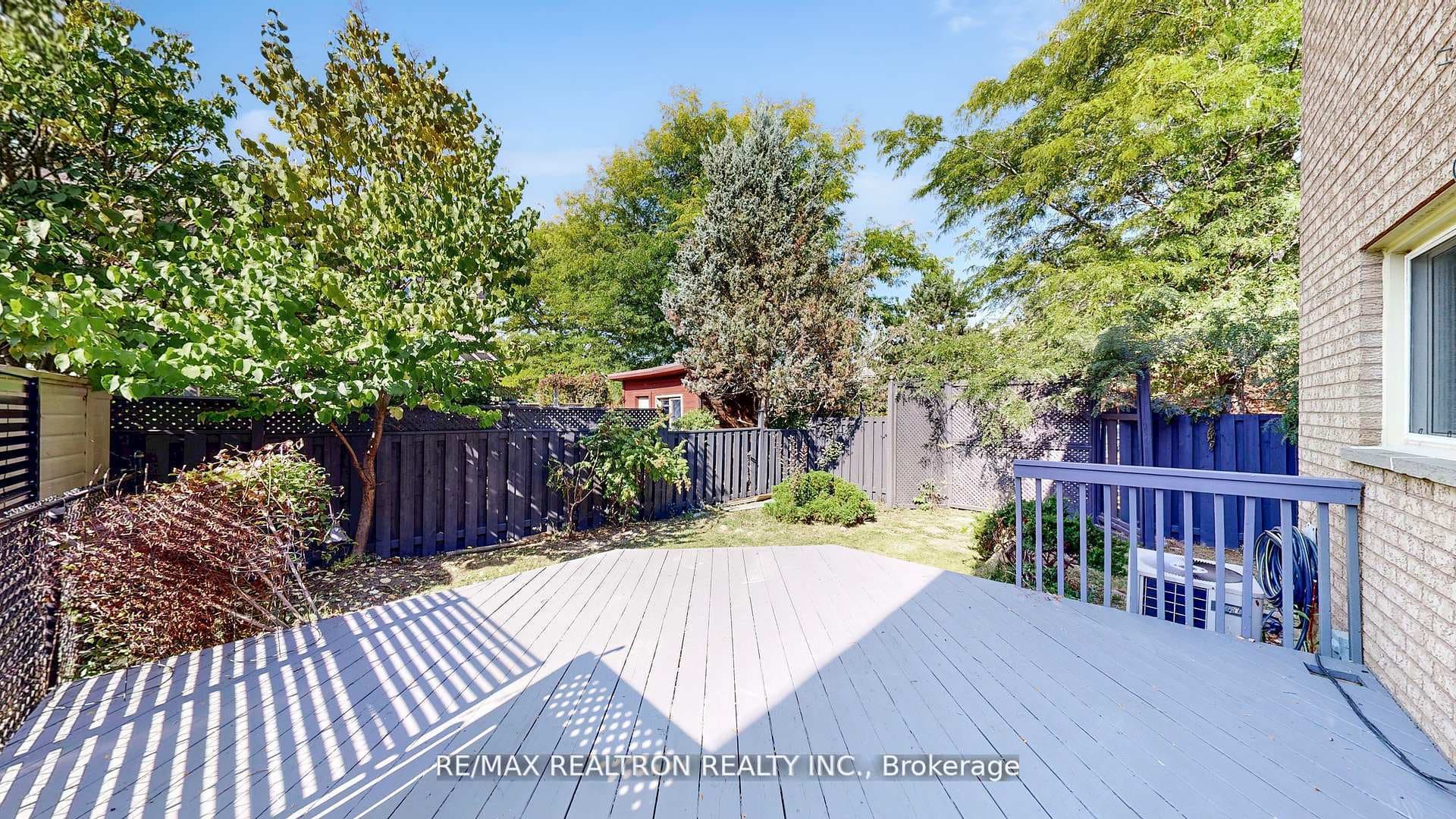 558 Willowick Drive photo 30