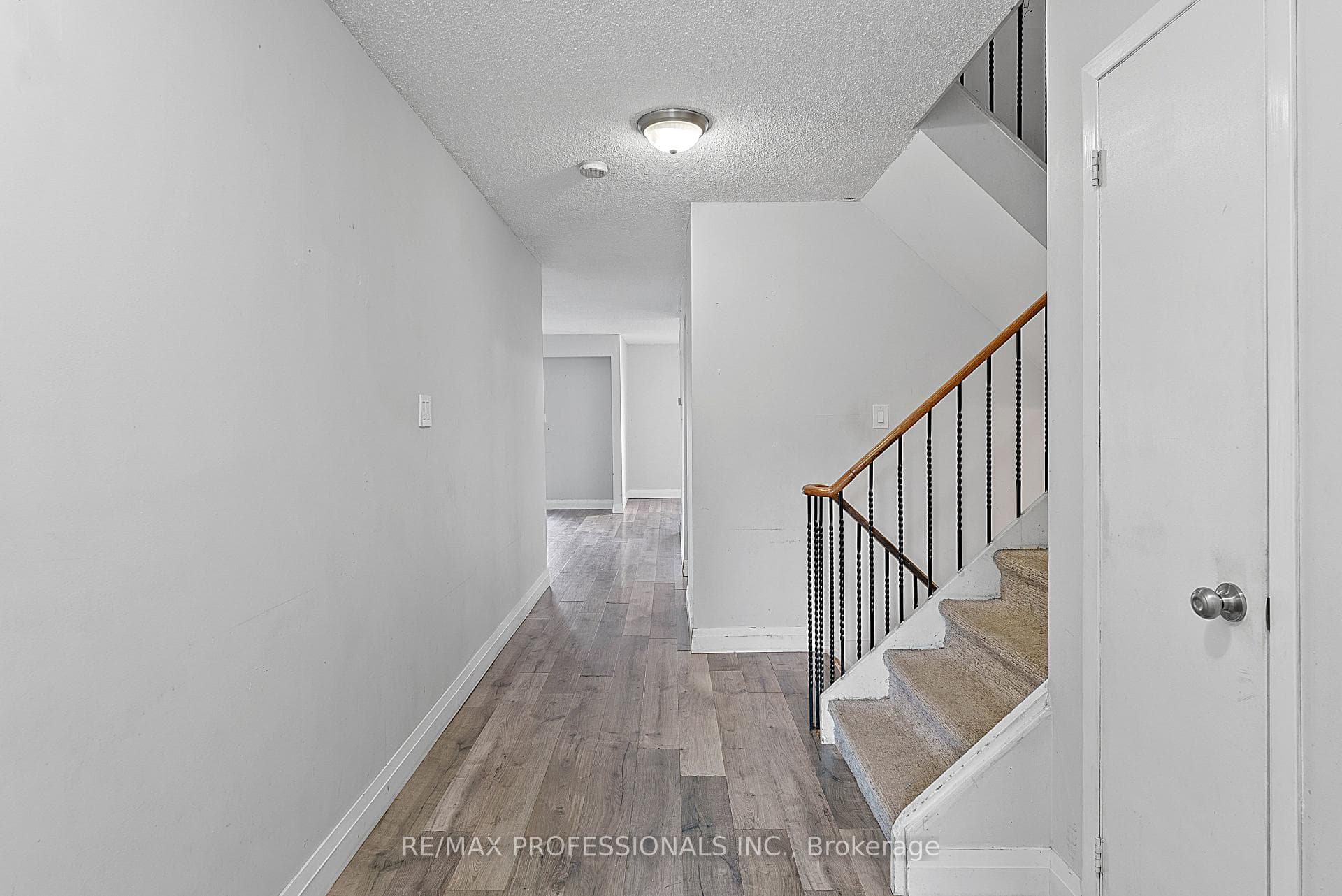 4195 Taffey Crescent photo 4