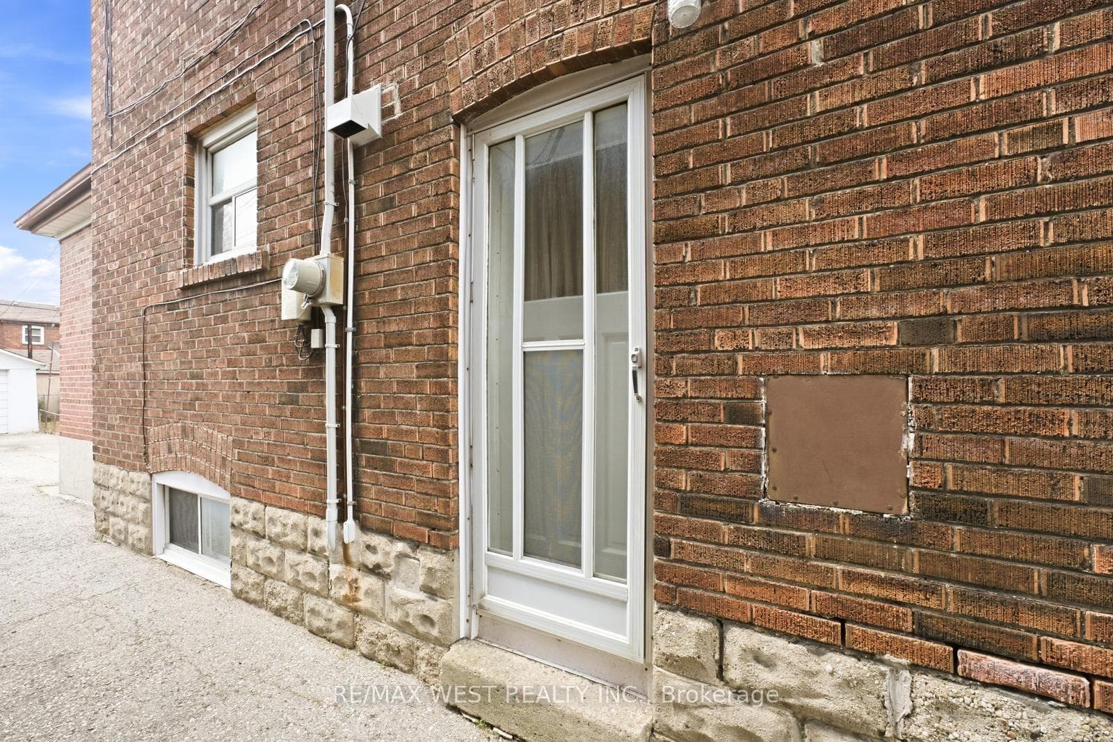 280 Westmount Avenue photo 45