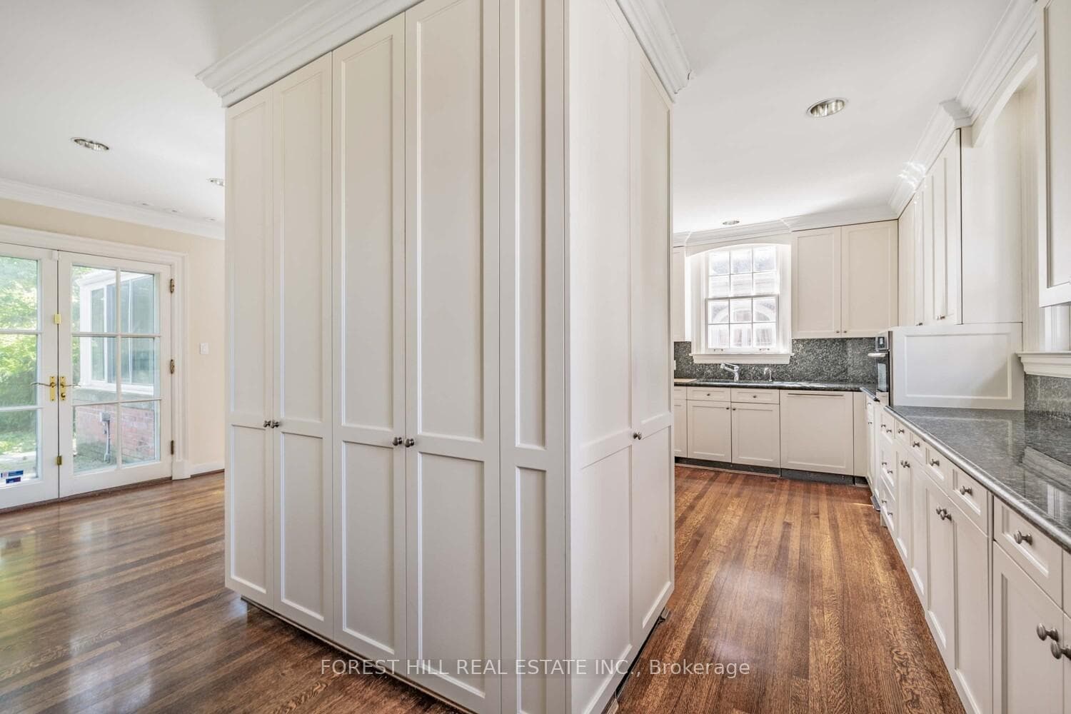 435 Russell Hill Road photo 18
