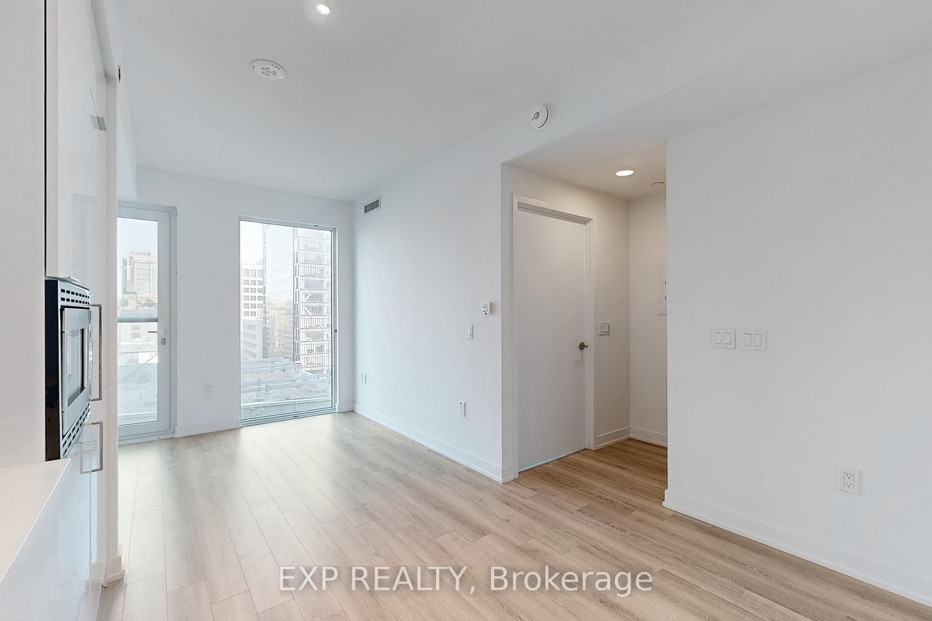 238 Simcoe Street Unit 1302 photo 17