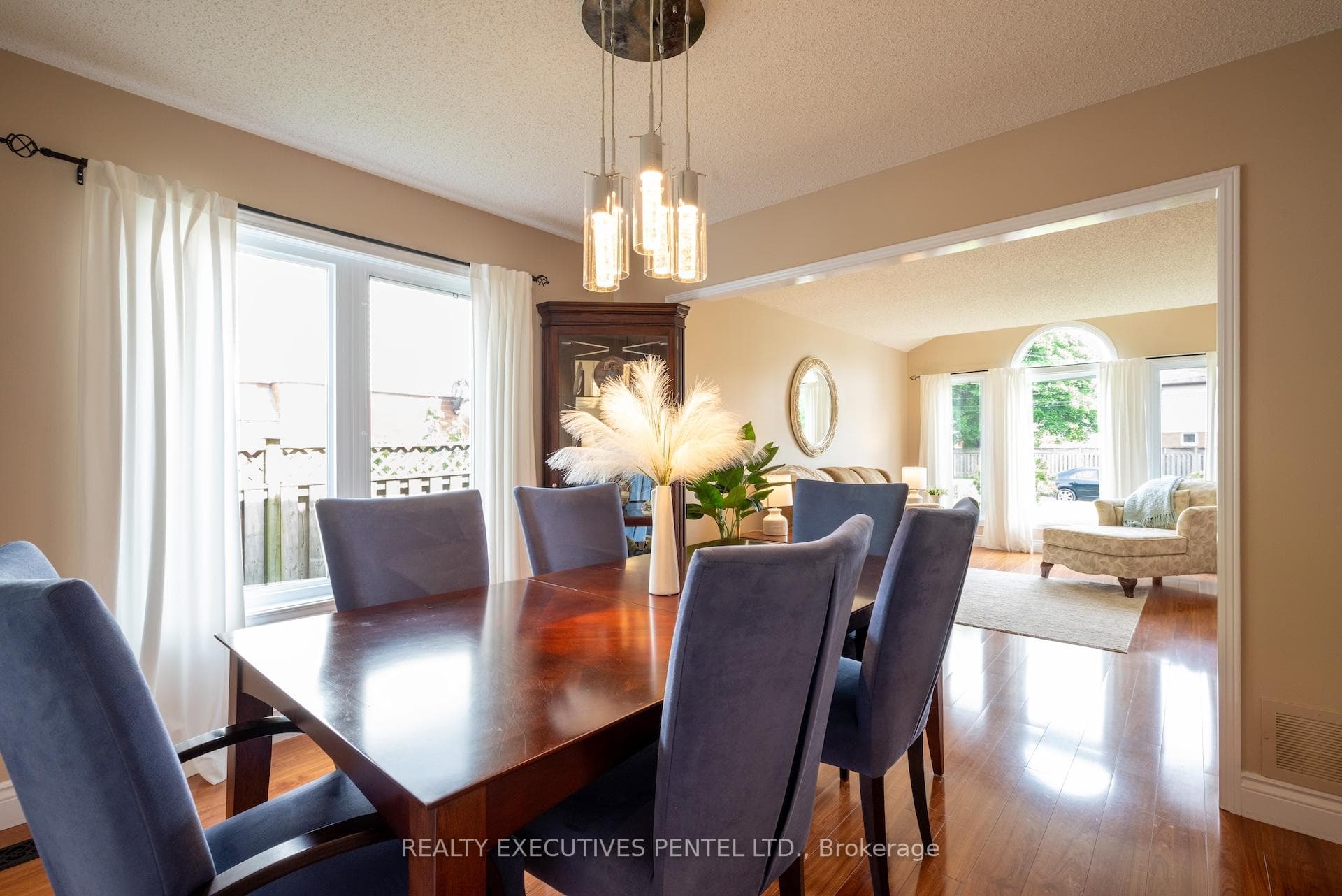 730 Daintry Crescent photo 7