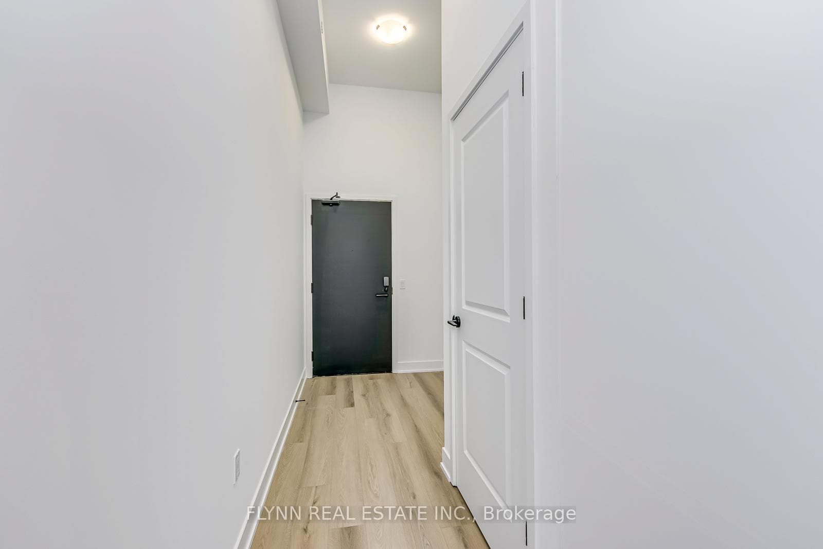 2333 Khalsa Gate Unit 402 photo 8