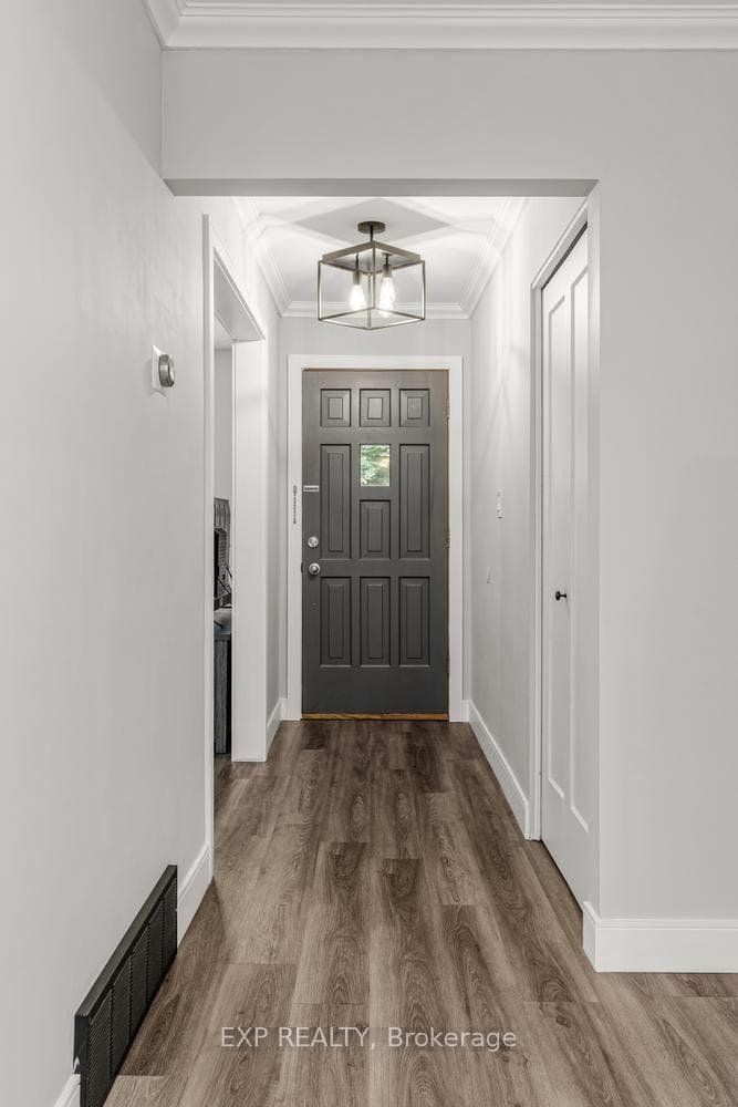 577 Dewan Street photo 9