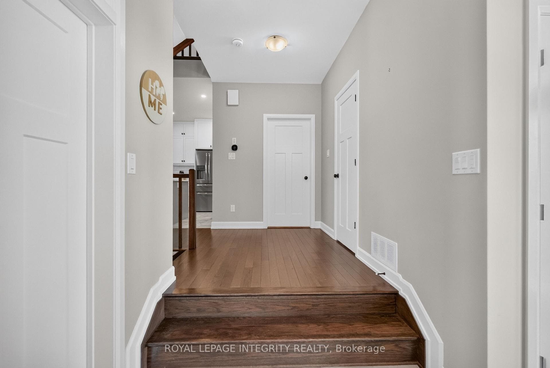 501 Cannes Crescent photo 9