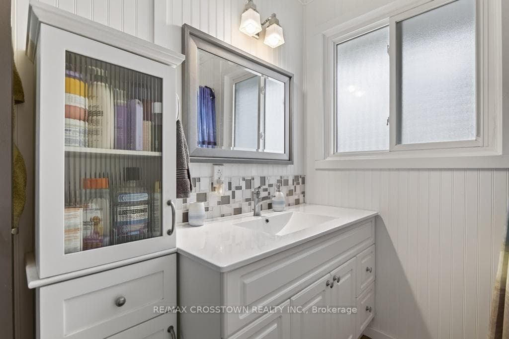 Main bathroom