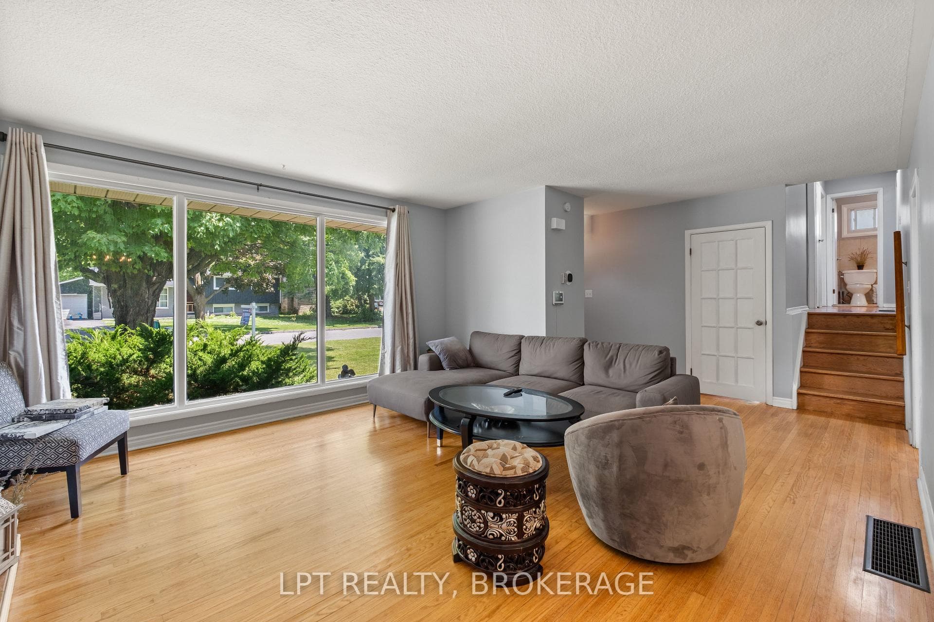 14 Herchmer Crescent photo 5