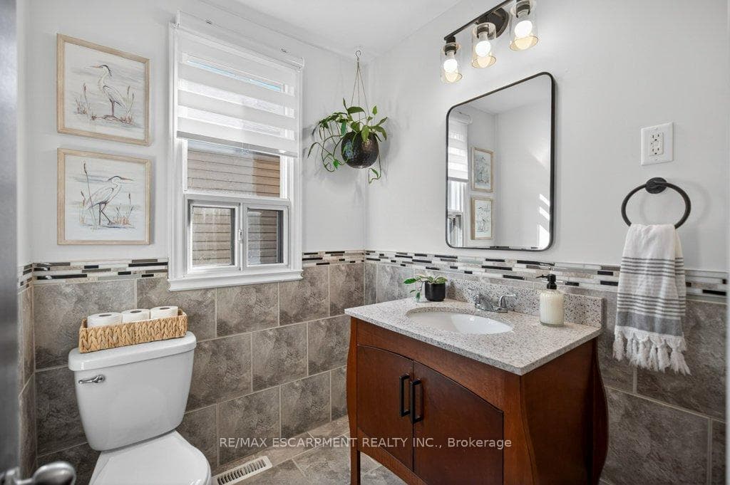 86 Barons Avenue photo 22